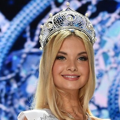 Полина Попова