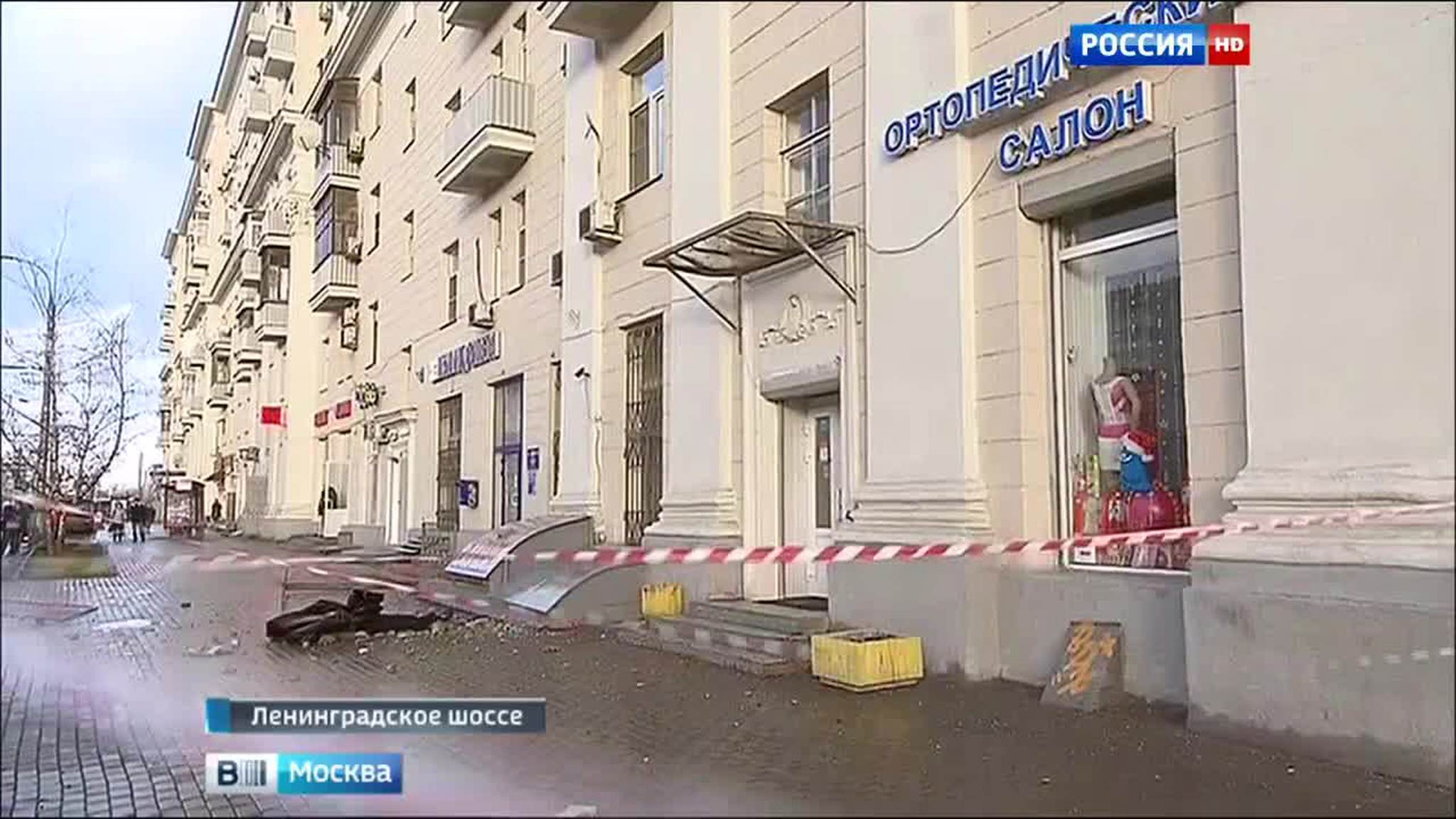На севере Москвы рухнувшая с балкона лепнина убила пенсионера
