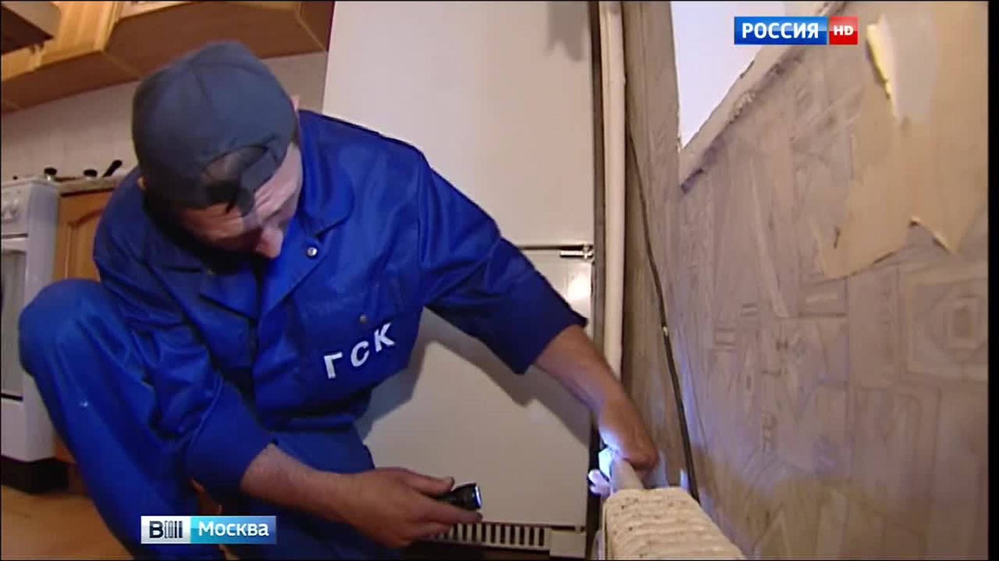 Москвичи смогут расплачиваться с сантехниками и электриками банковской картой