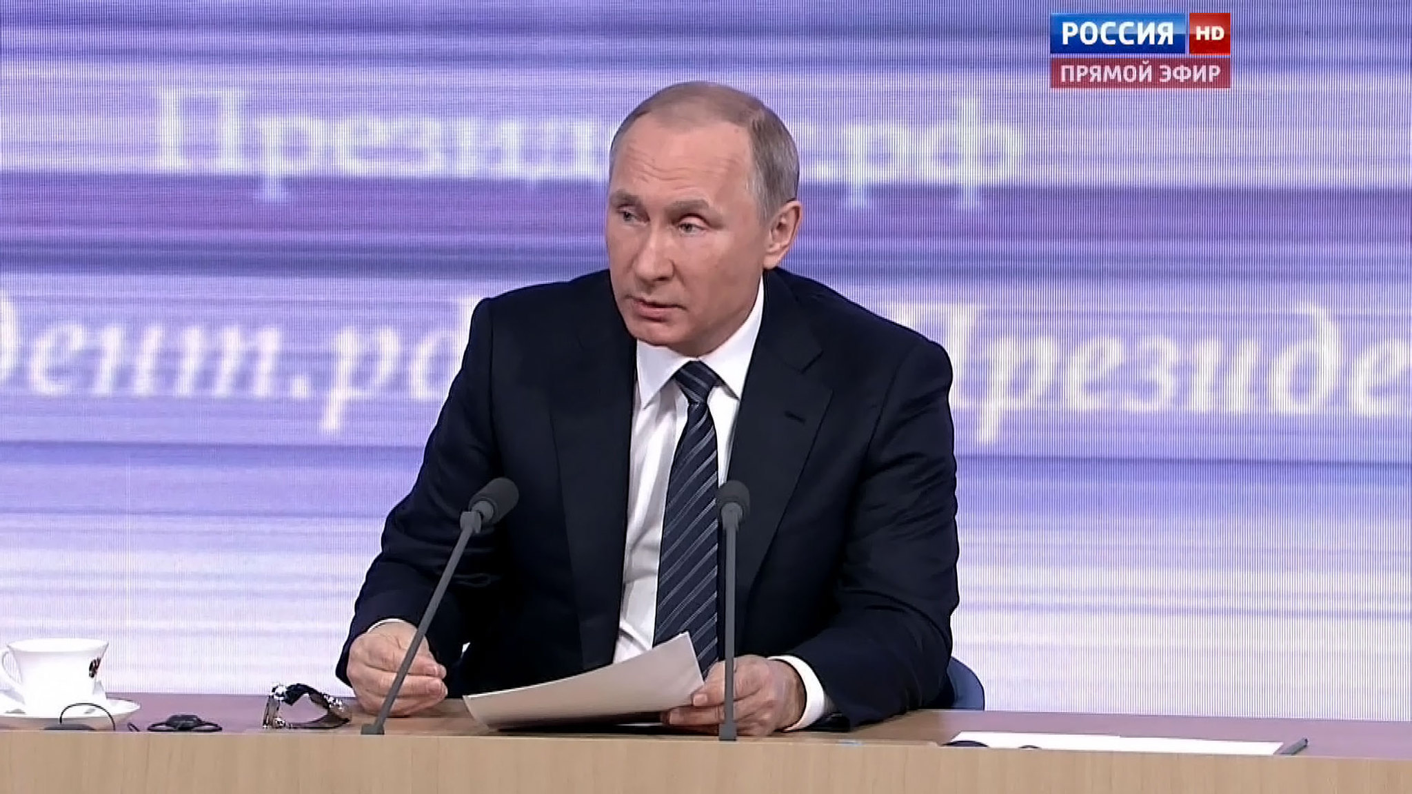 Путин отрицает присутствие российских войск в Донбассе