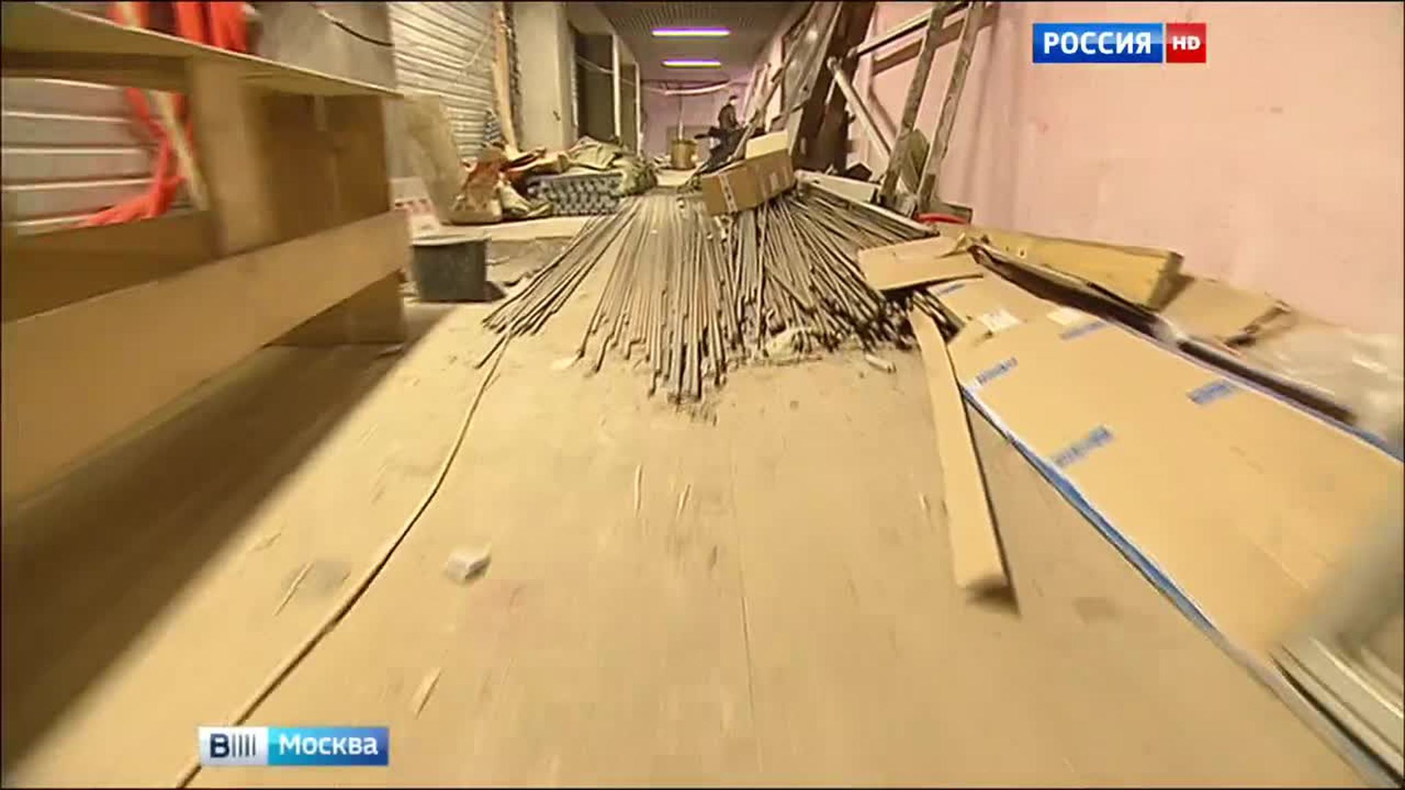 Подземные пробки в переходе на "Дмитровской" продолжаются