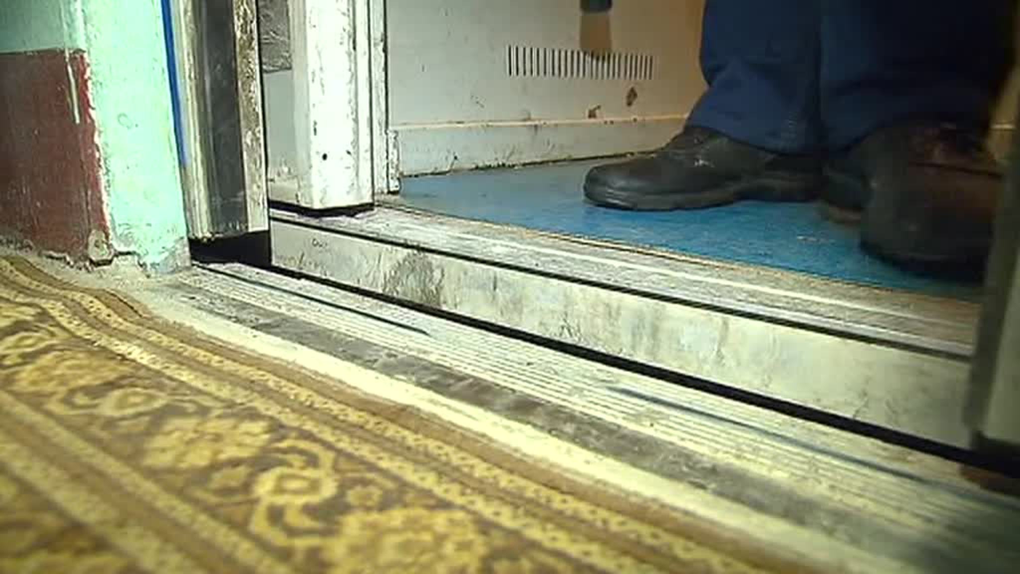 "Задолбали": жильцы дома с рухнувшим лифтом получали отписки