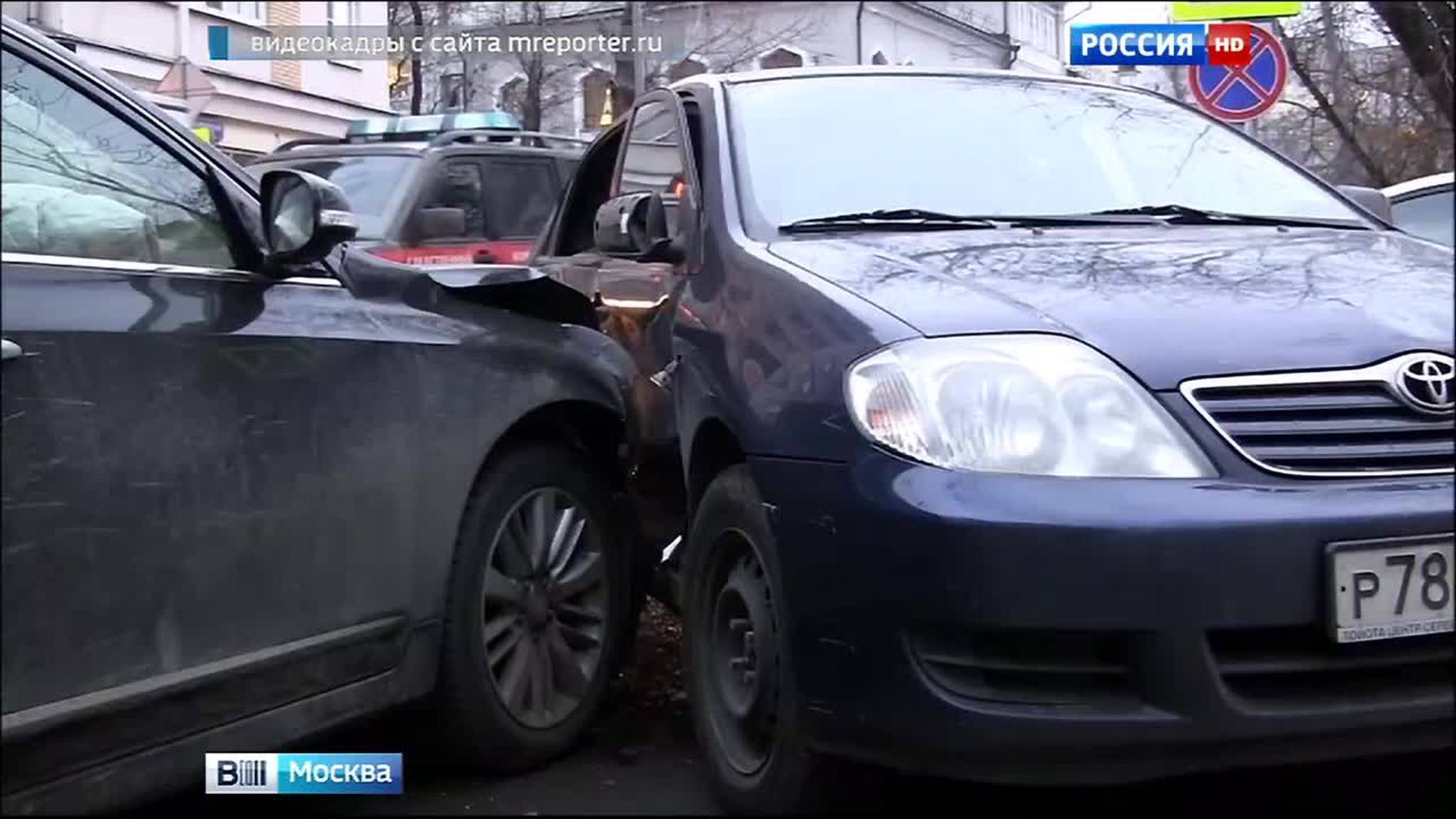 Двойное ДТП парализовало движение на ряде улиц в Басманном районе Москвы