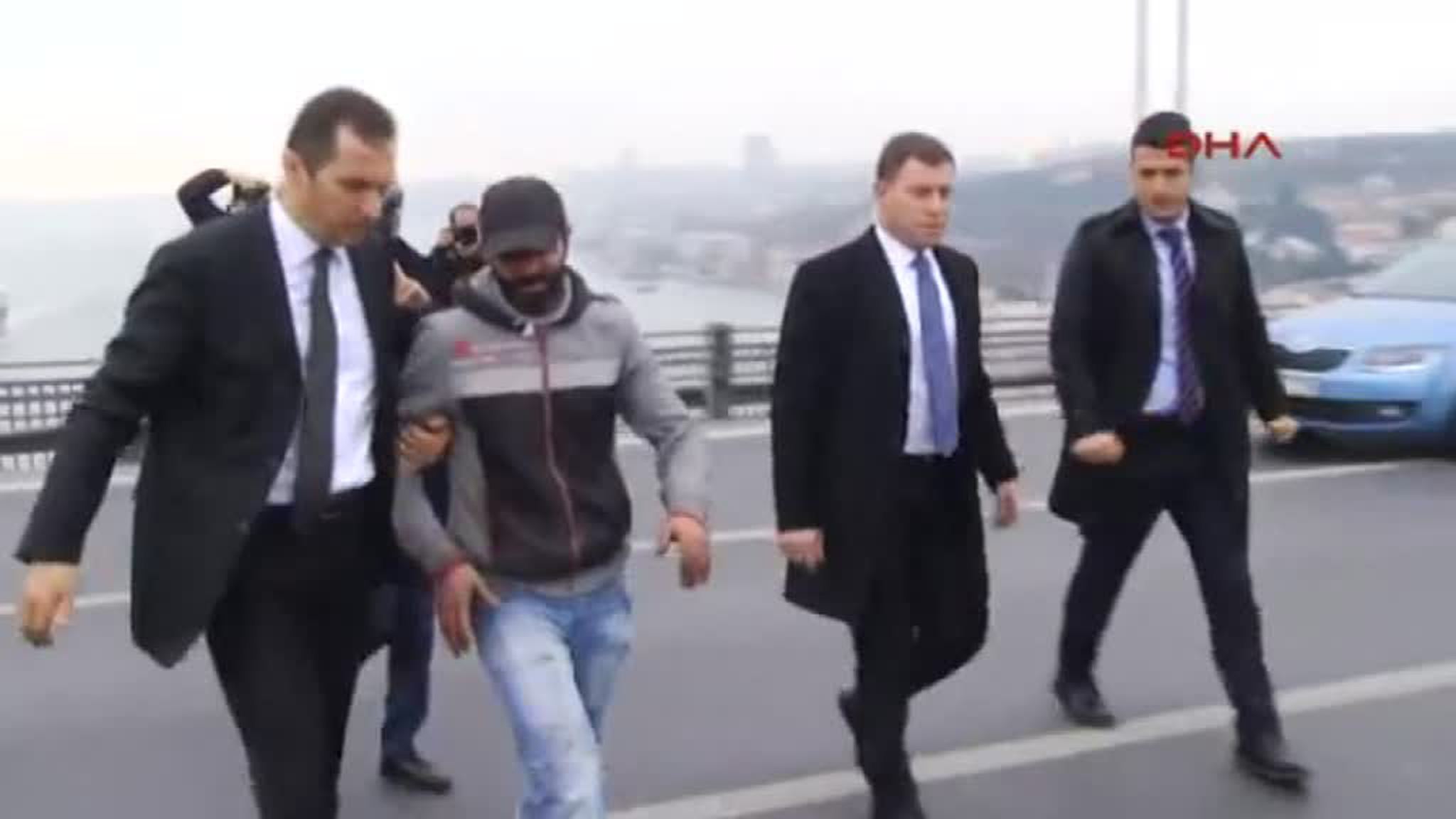 СМИ: Эрдоган отговорил человека от самоубийства