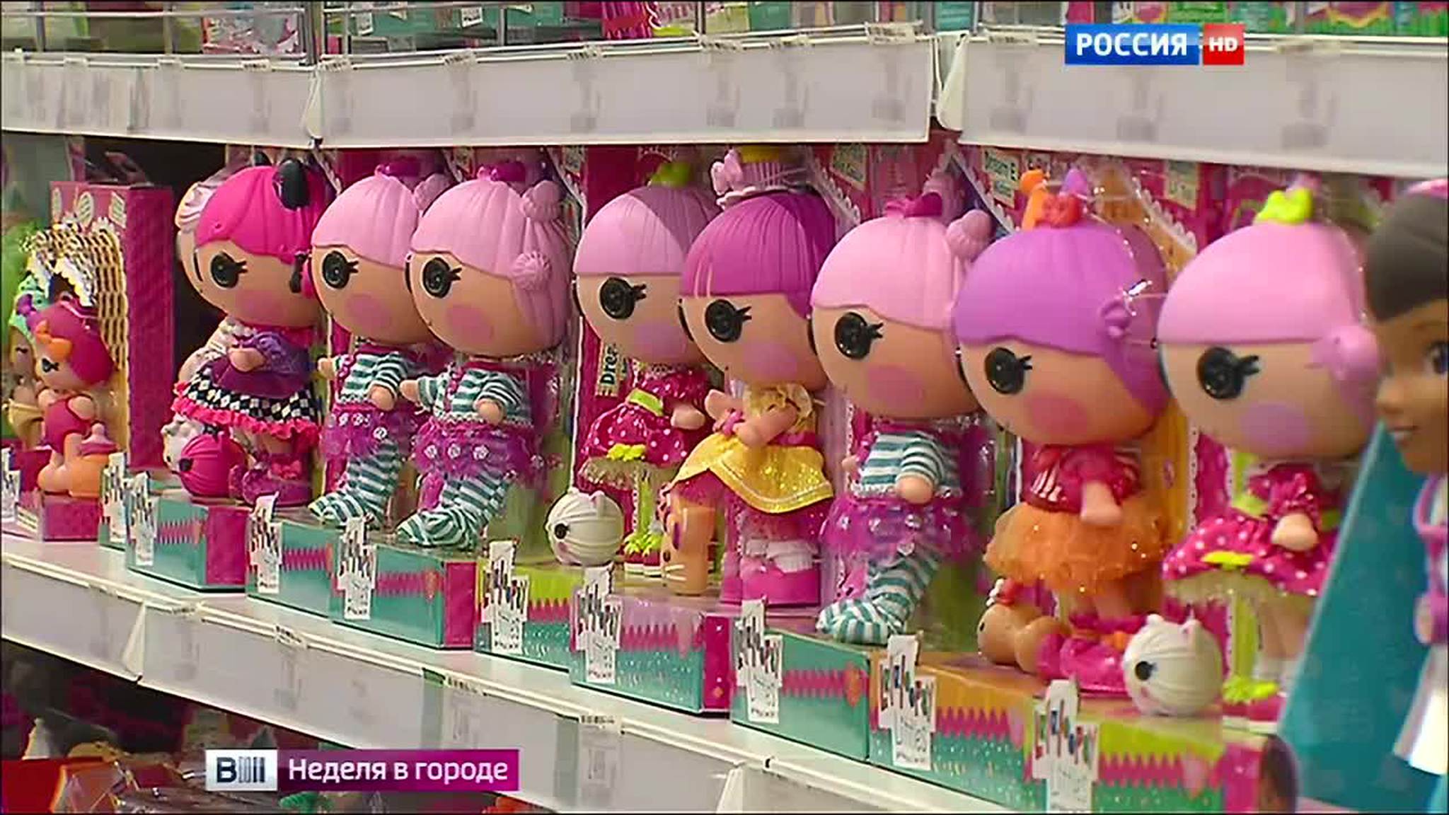 Москвичи штурмуют магазины в поисках подарков
