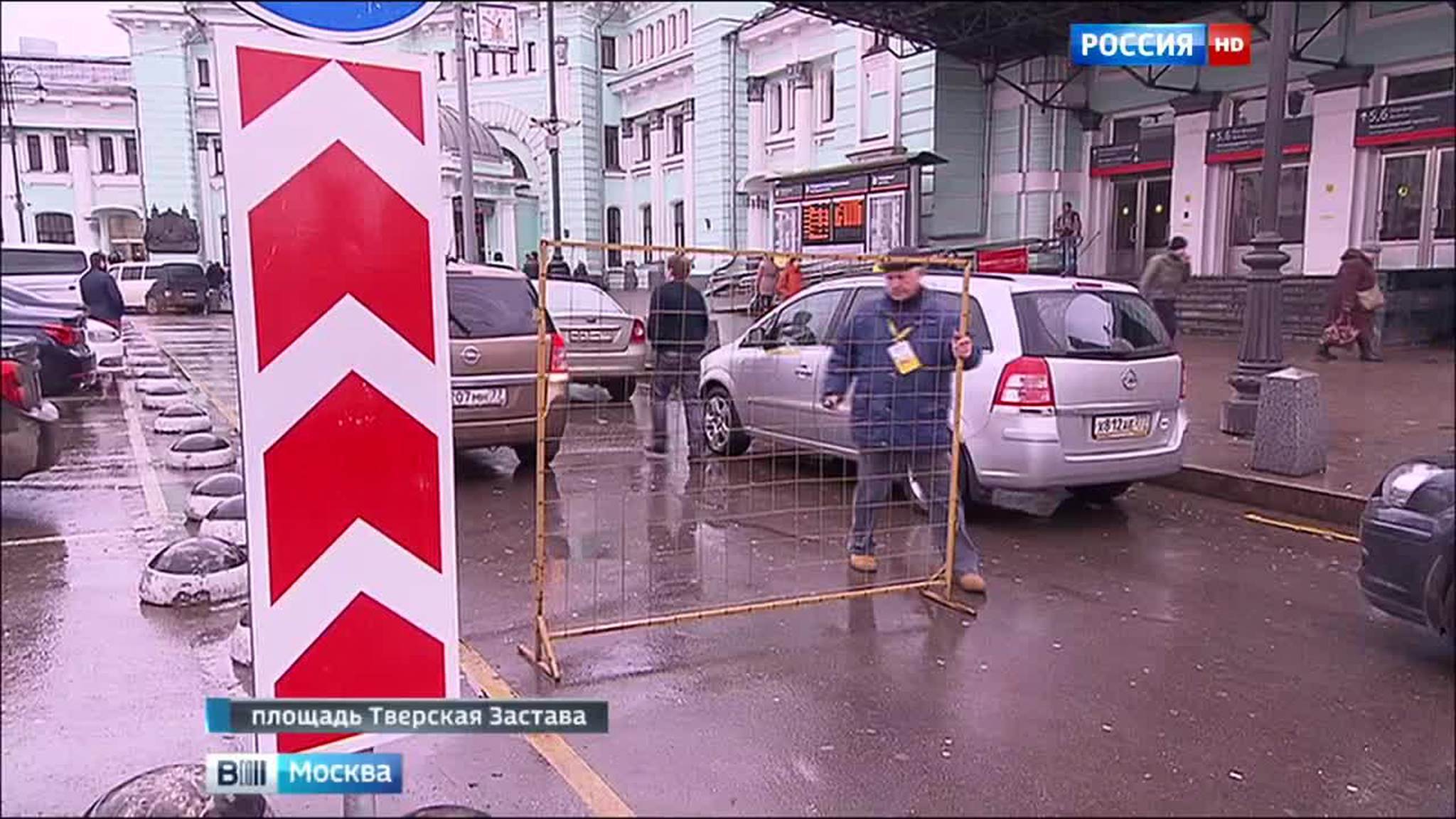 "Бомбилы" оккупировали прибыльные места на площади Тверской заставы