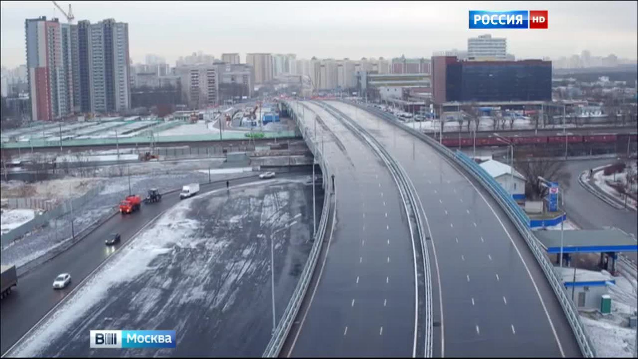 Открыто движение по эстакаде на Рябиновой улице на западе Москвы