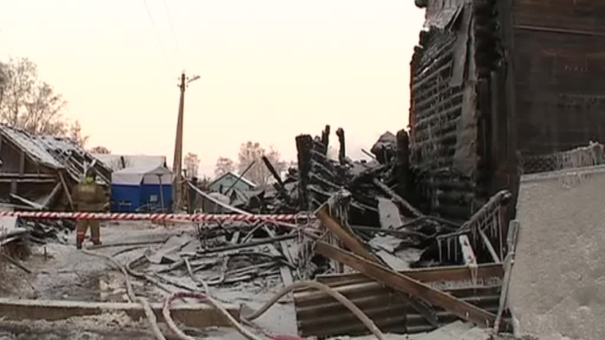 Трагедия под Ярославлем: дом вспыхнул как порох, жители спасались в чем были 