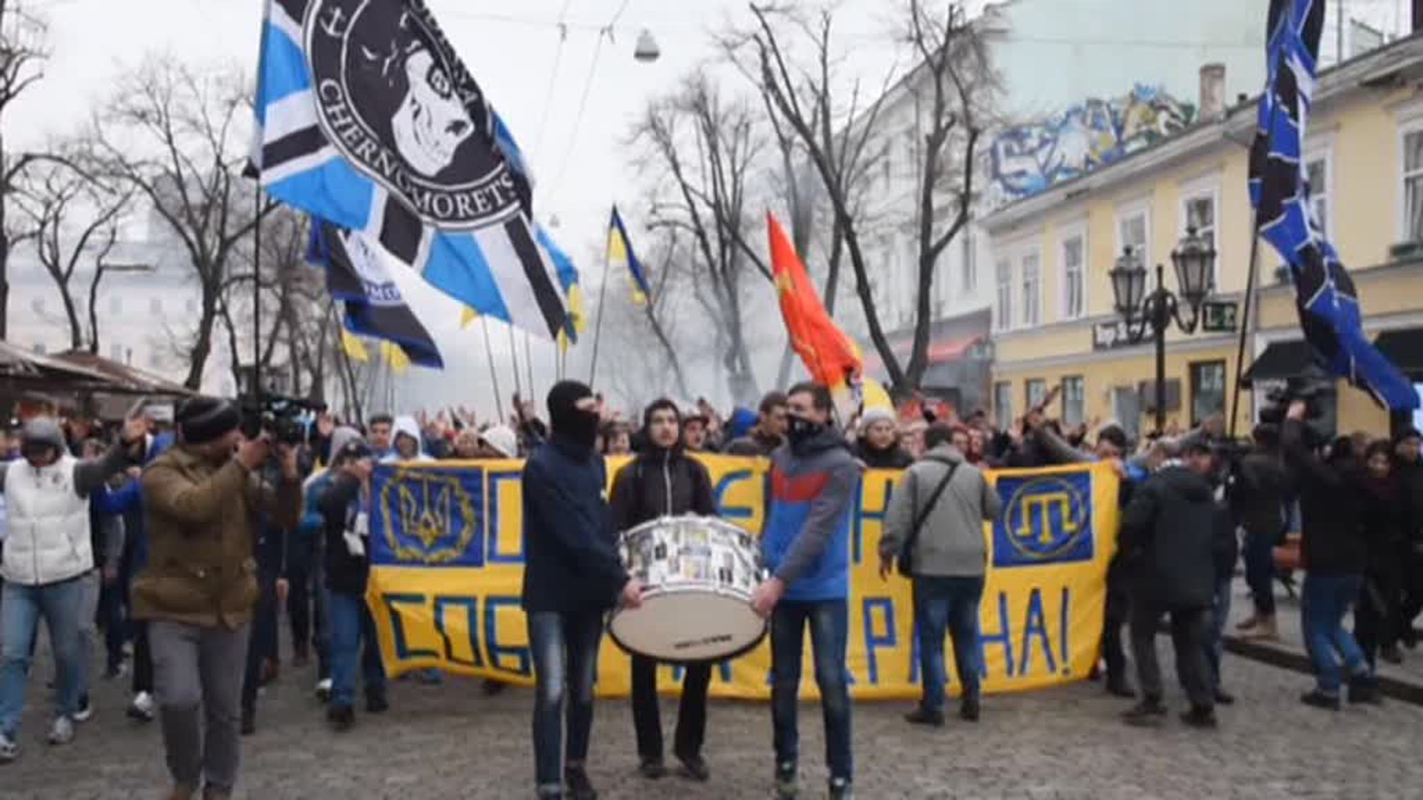 Ультрас промаршировали по Одессе впервые после бойни в Доме профсоюзов
