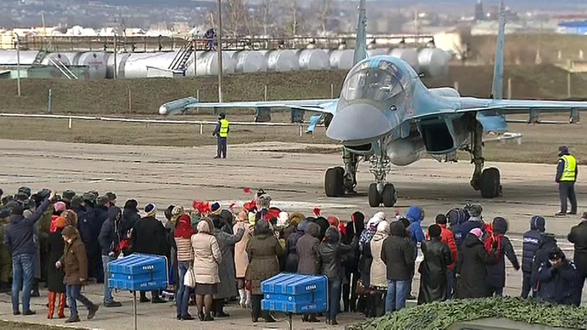 Первые бомбардировщики вернулись из Сирии в Россию