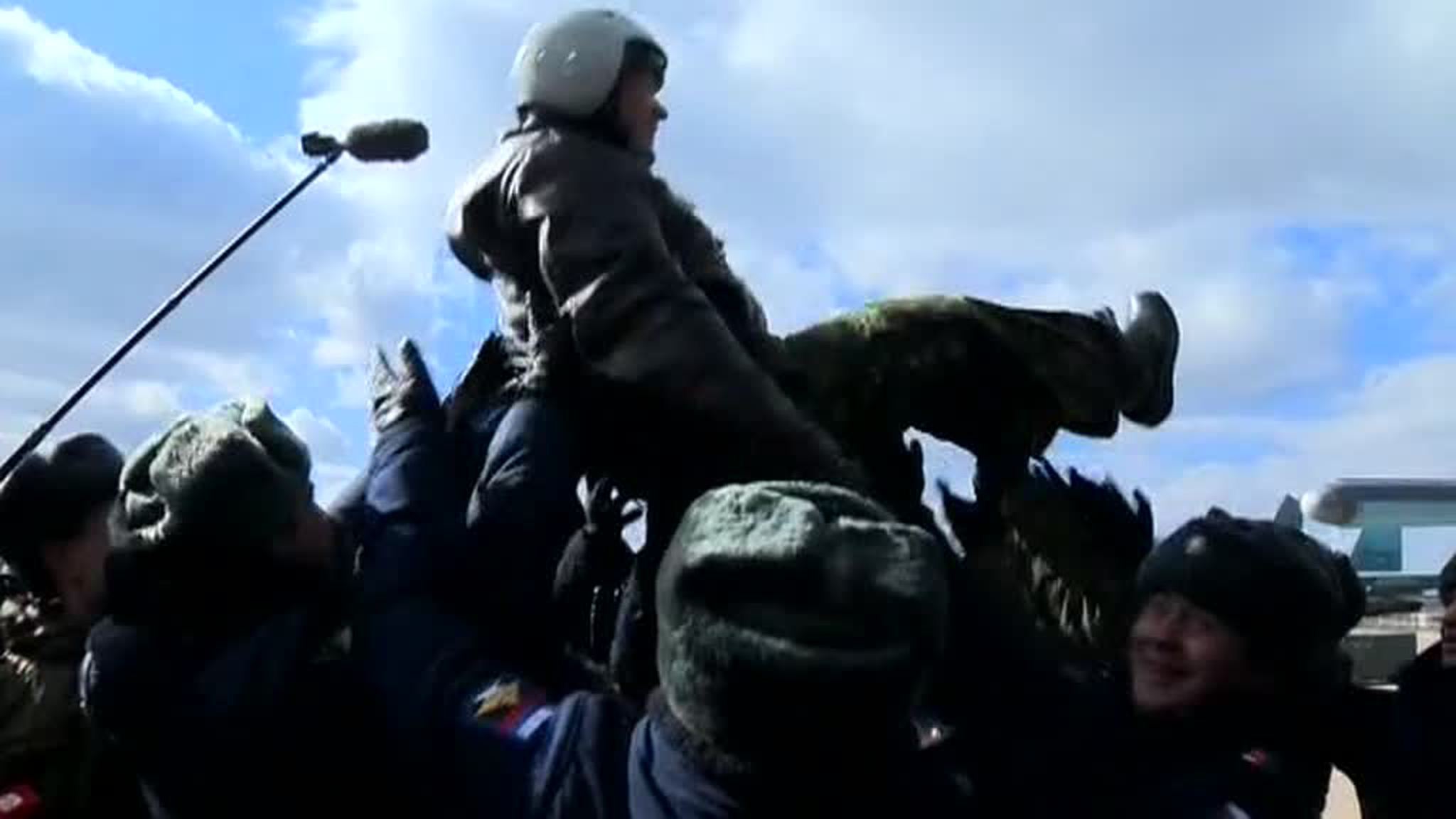 Под Воронежем сели первые бомбардировщики Су-34, возвращающиеся из Сирии