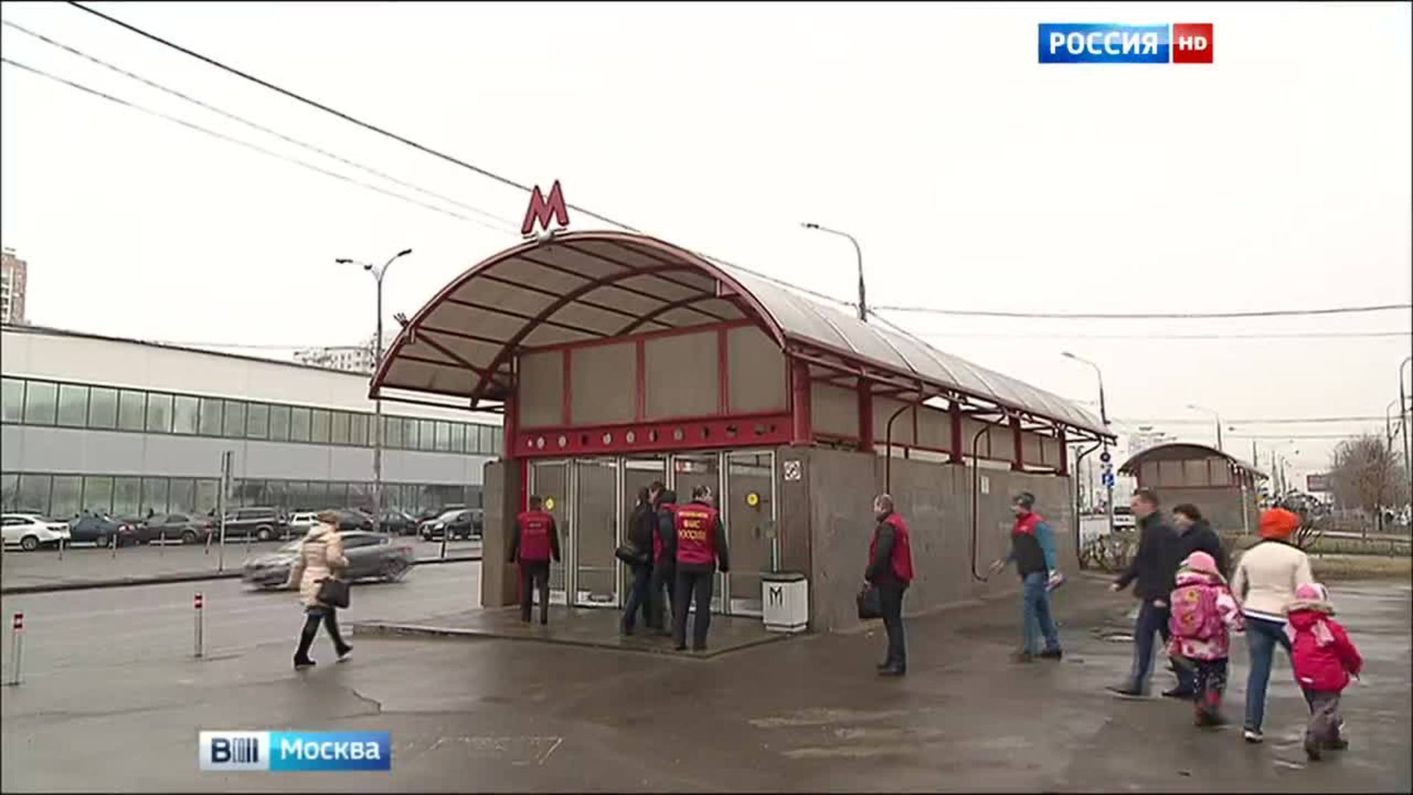 У станций московского метро начали работать патрули ФМС