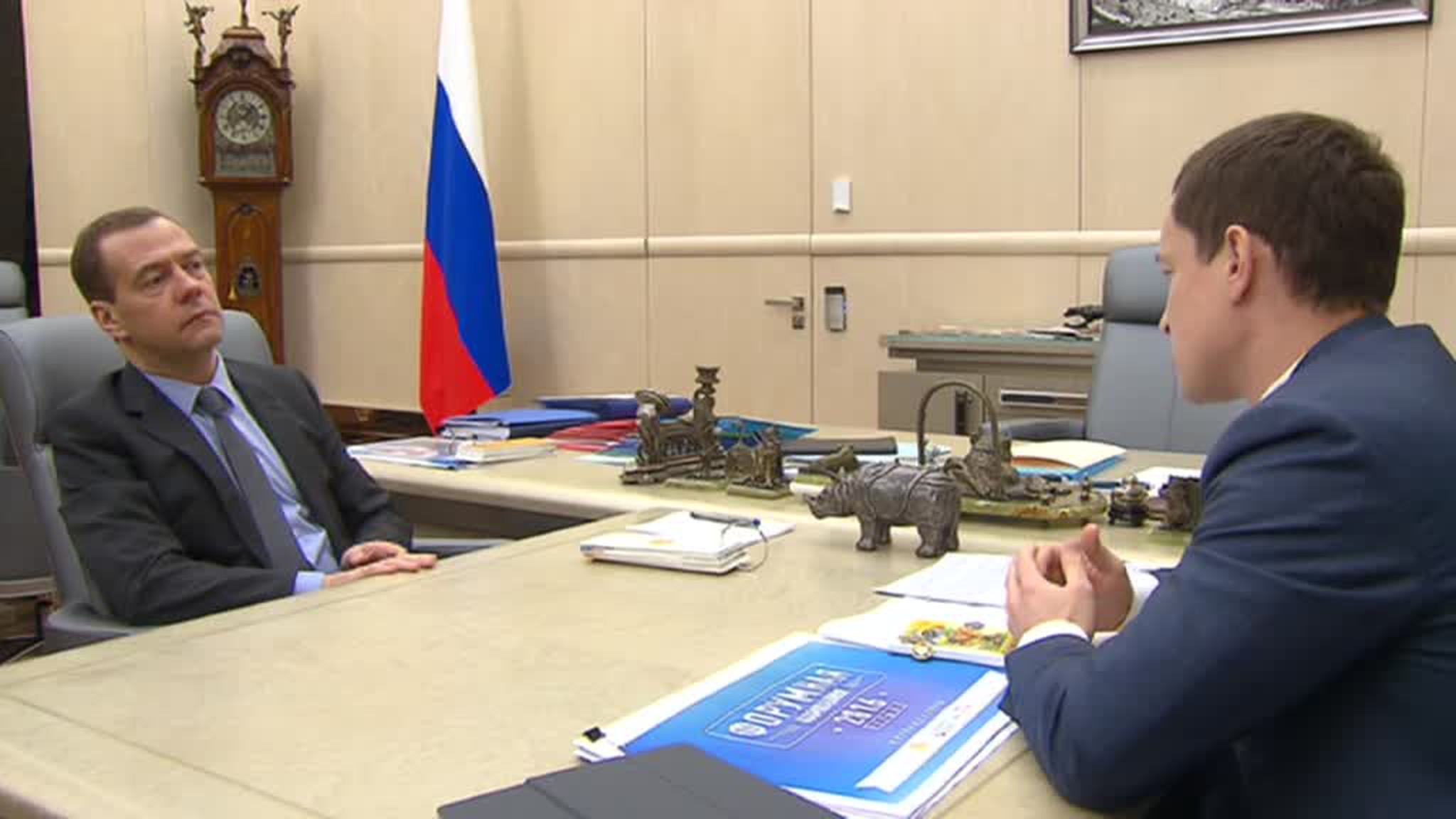 Медведев заявил о необходимости поддерживать молодых предпринимателей