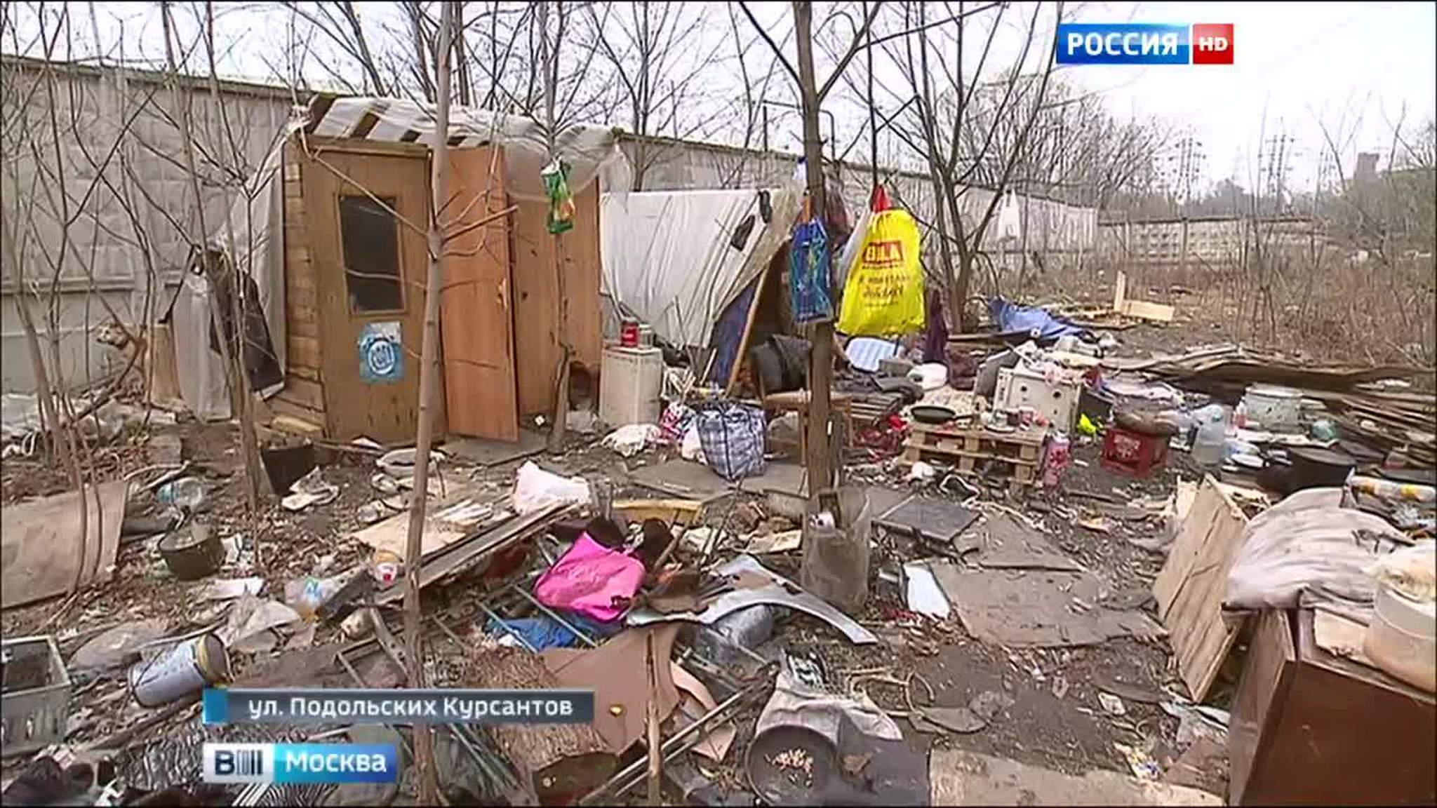 В Москве подростки устроили погром в поселке бездомных
