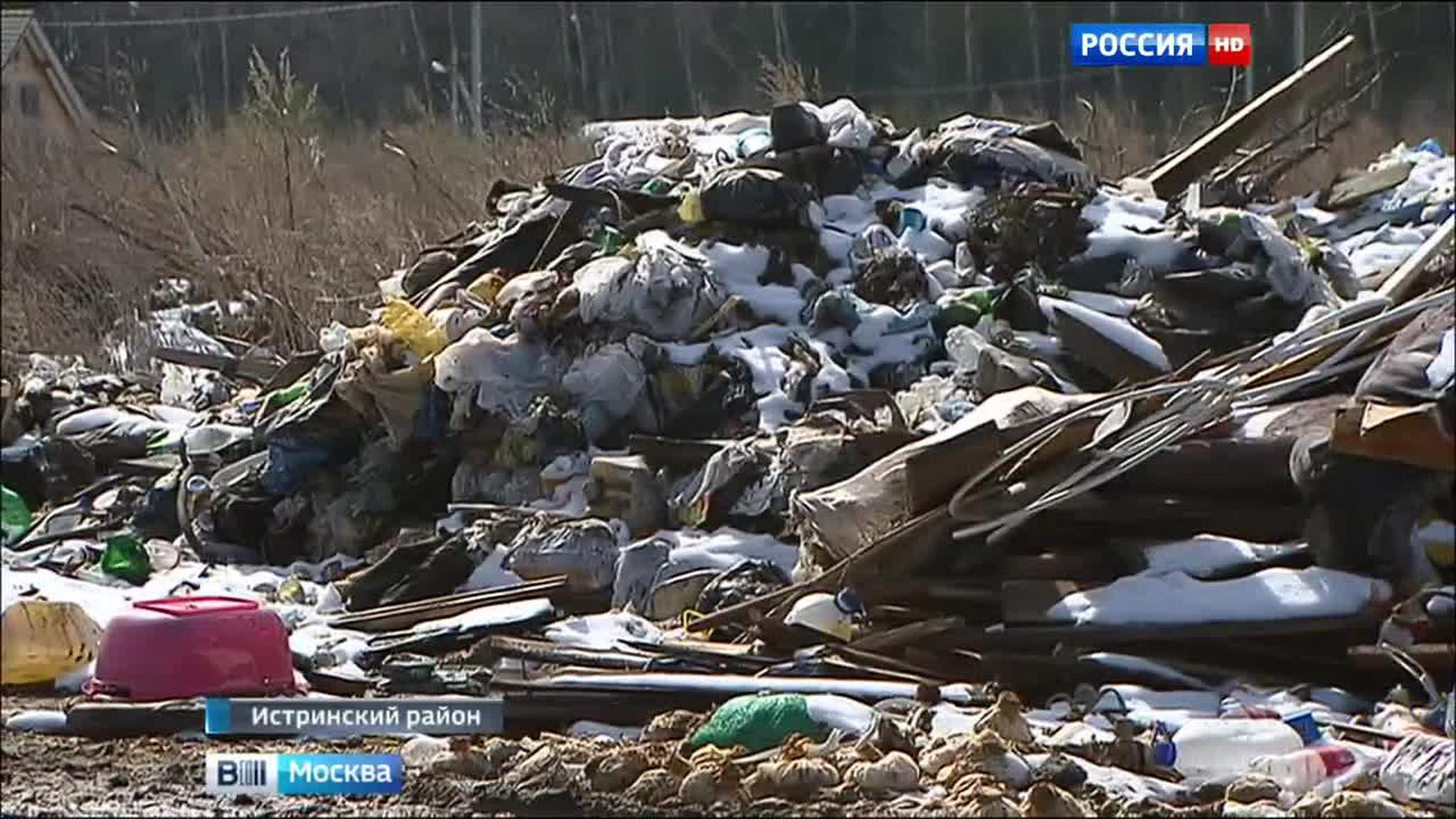 Стихийные свалки подбираются к поселкам на Истре