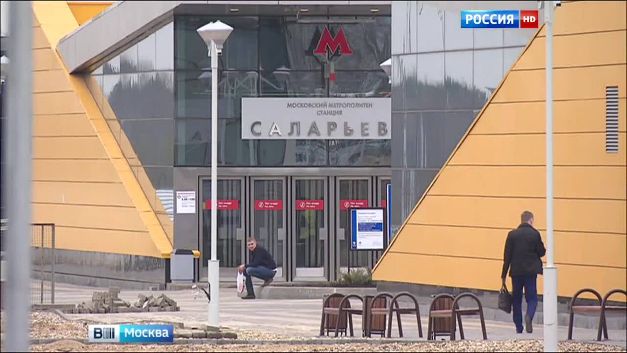 На парковке у станции "Саларьево" афсальт уходит из-под колес