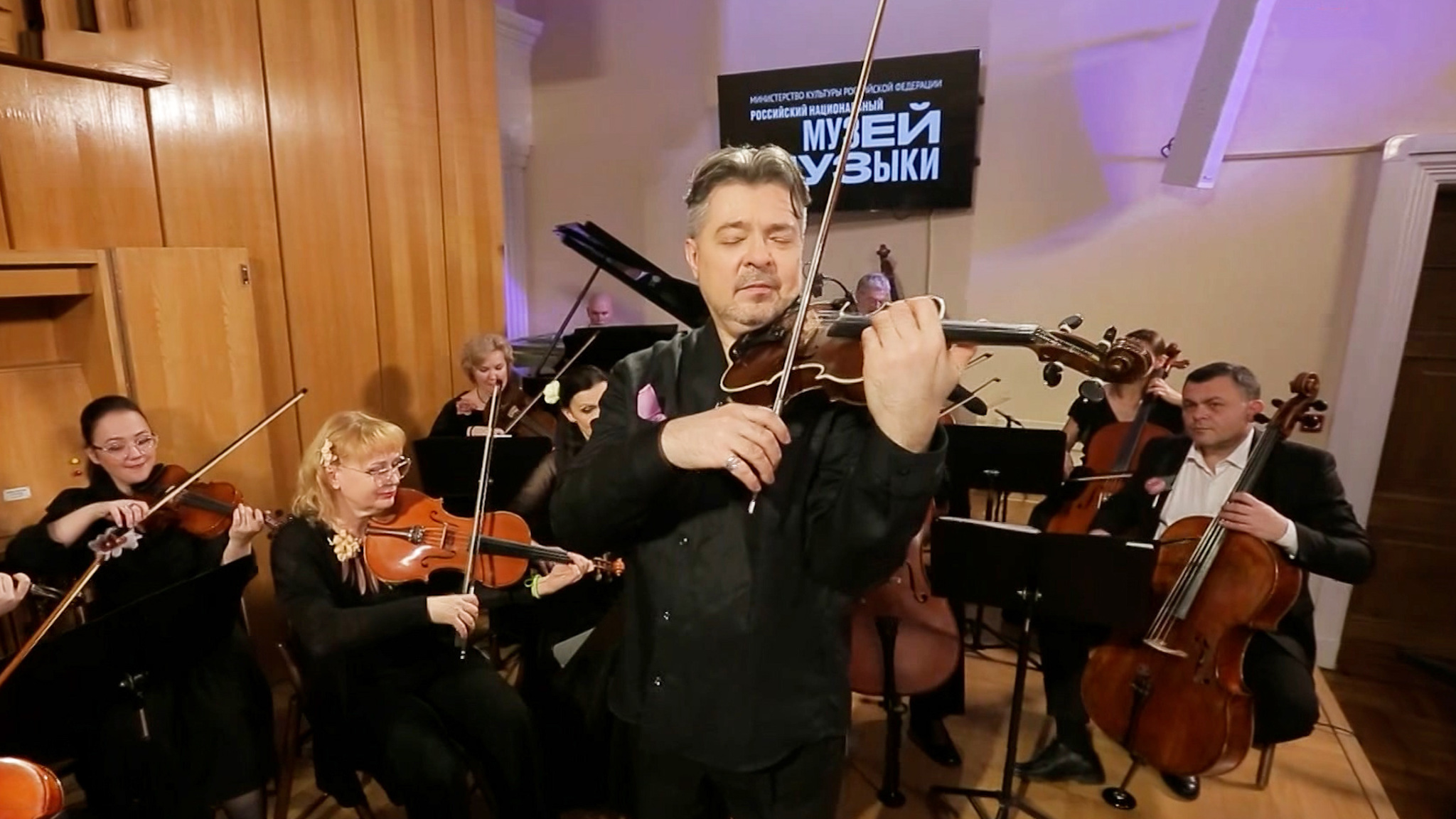 Камерный оркестр "Collegium Musicum". Александр Барклянский "Приветствие любви", музыка – Эдуард Уильям Элгар