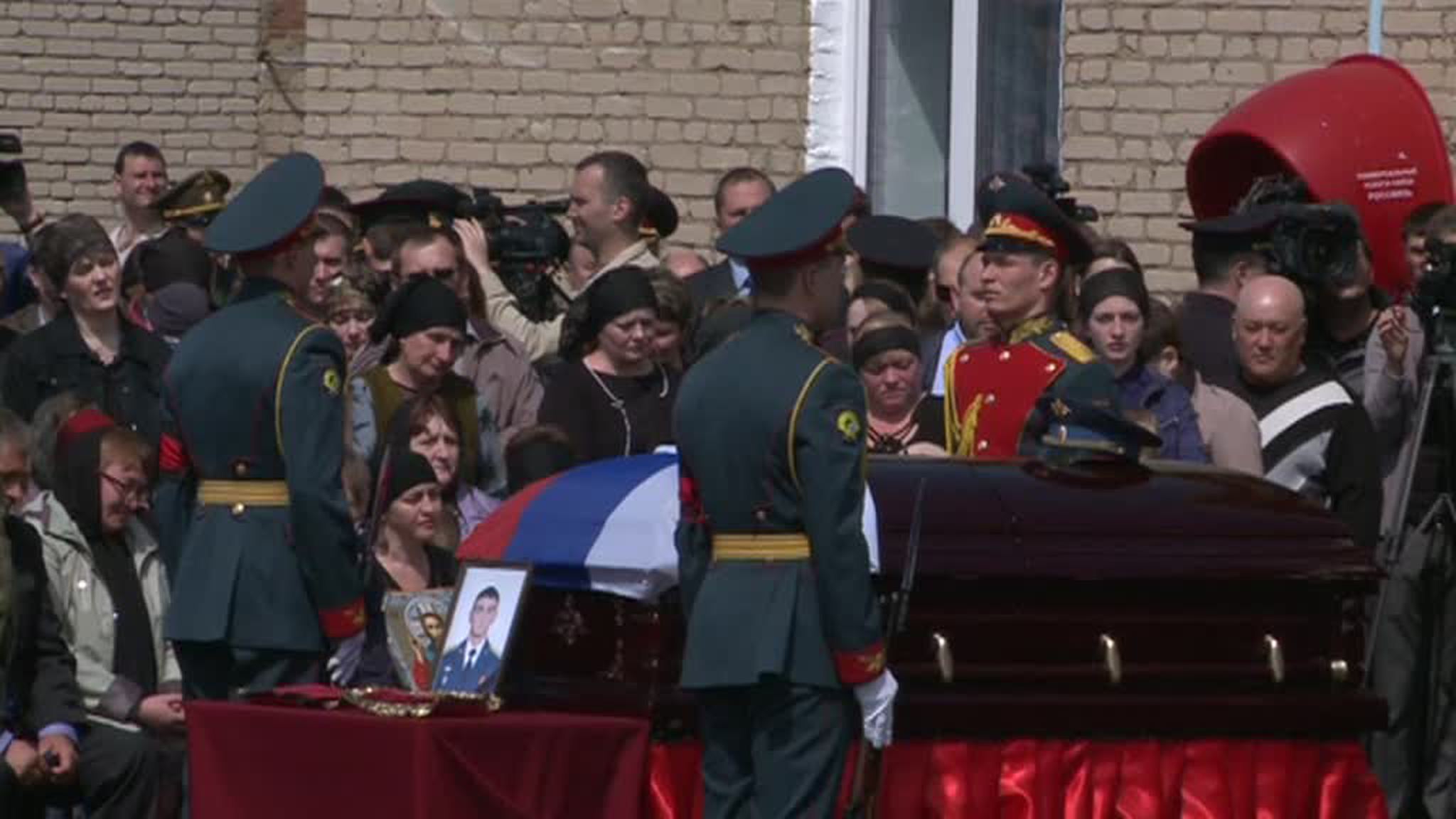 Геройски погибшего в Сирии россиянина похоронили в родном селе