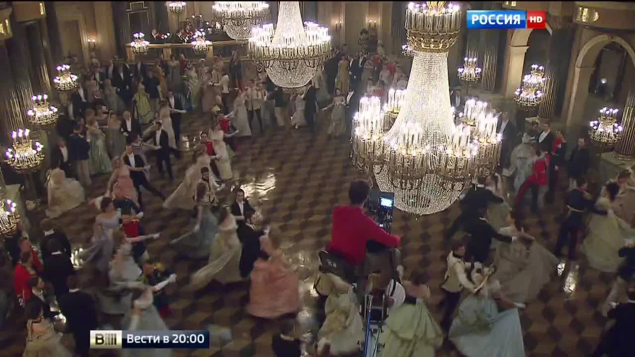Свечи, антиквариат и массовка с аристократической внешностью (сюжет программы "Вести в 20:00")