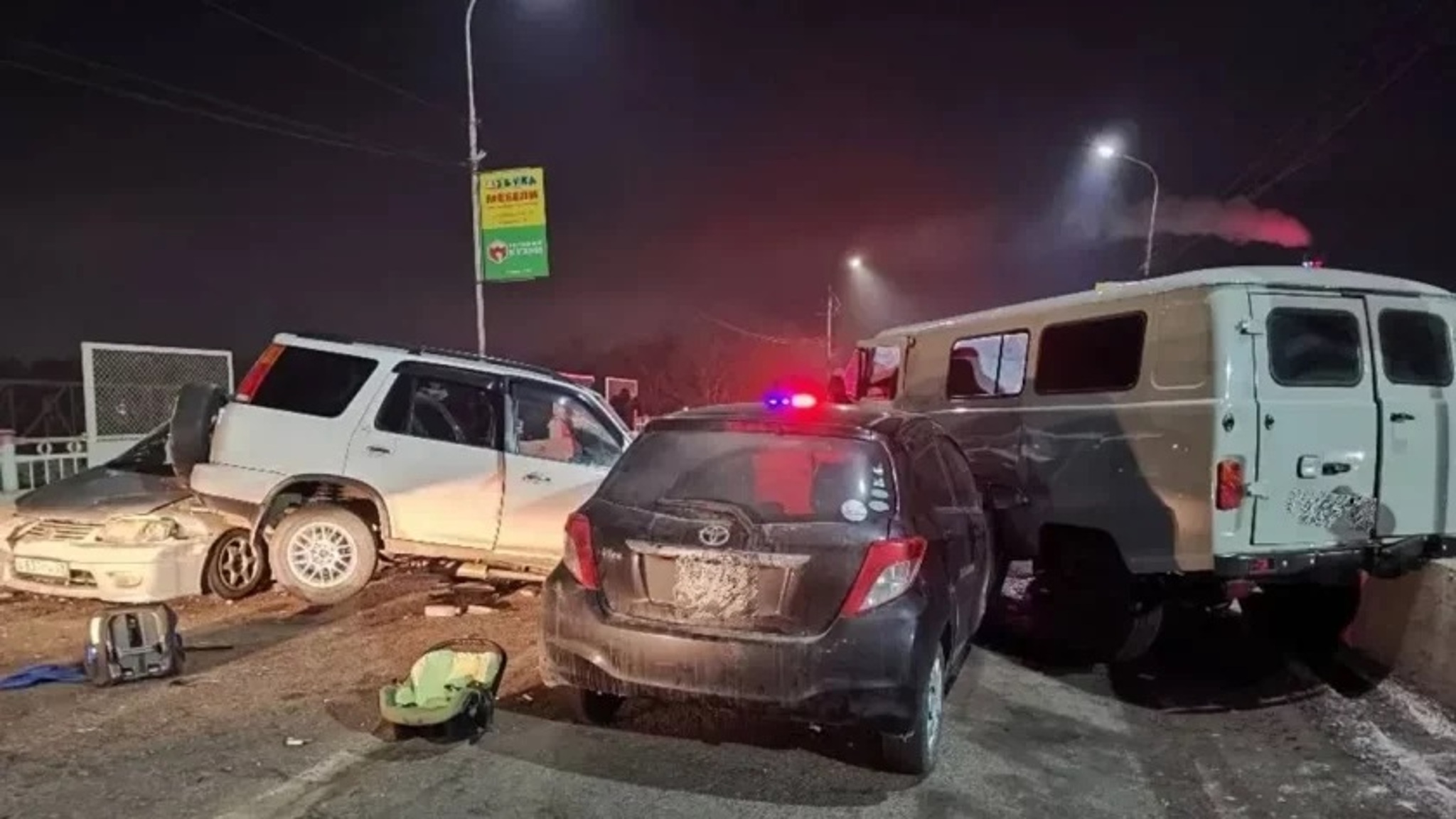 Массовое ДТП на путепроводе Белогорска – восемь пострадавших в четырех автомобилях