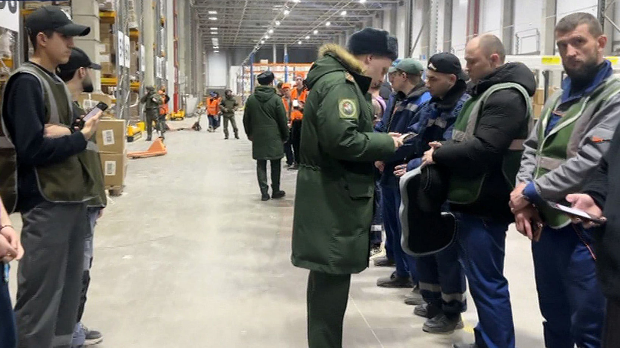 Уклонистов от армии ищут в ночных клубах и магазинах игрушек