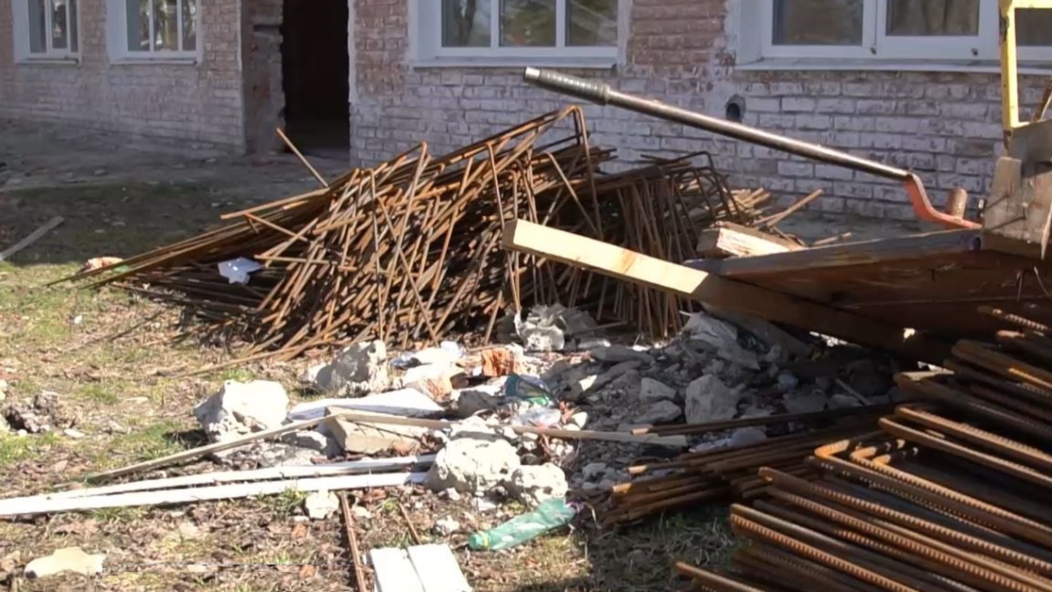 В станице Ленинградской наклонили футбольное поле