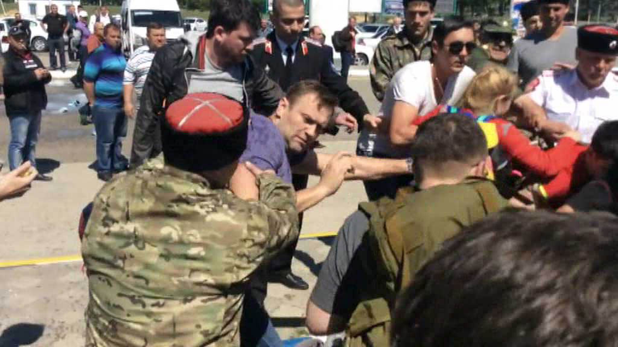 Драка в аэропорту Анапы: полиция никого не задерживала, а казаки всех разнимали