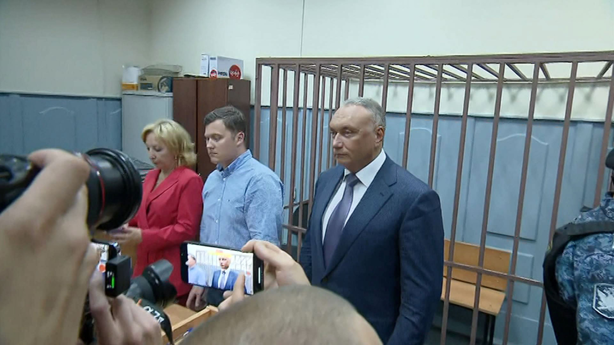 Суд присяжных признал экс-сенатора Савельева виновным в покушении на убийство