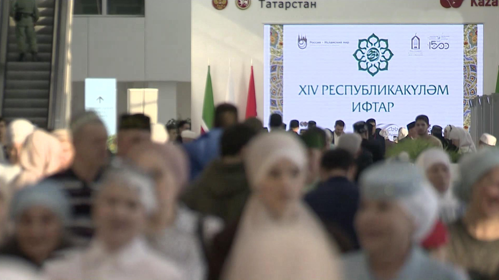 Мусульмане со всего Татарстана объединились для коллективной молитвы