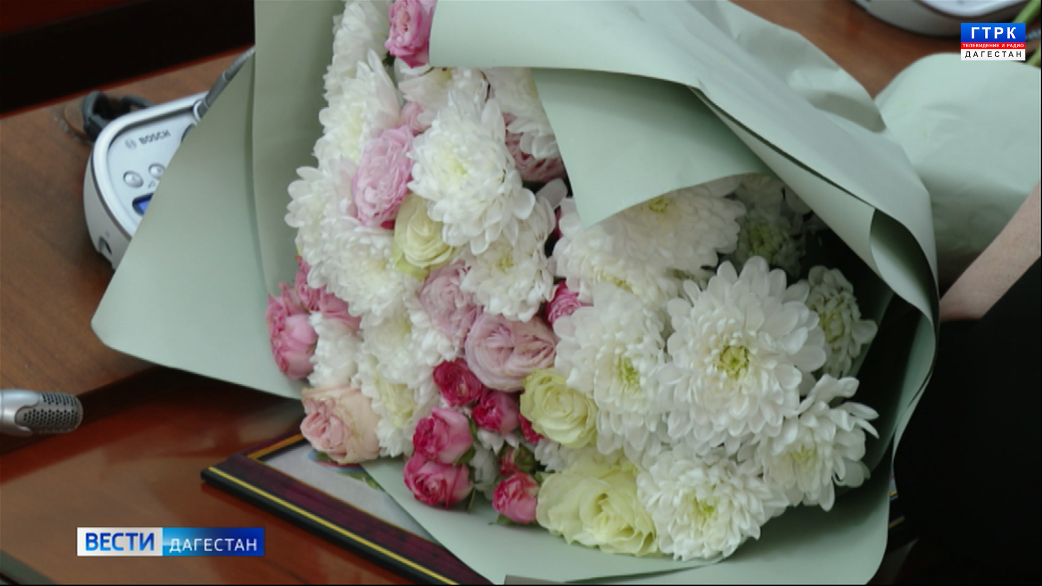 День заботы и любви, цветов и улыбок