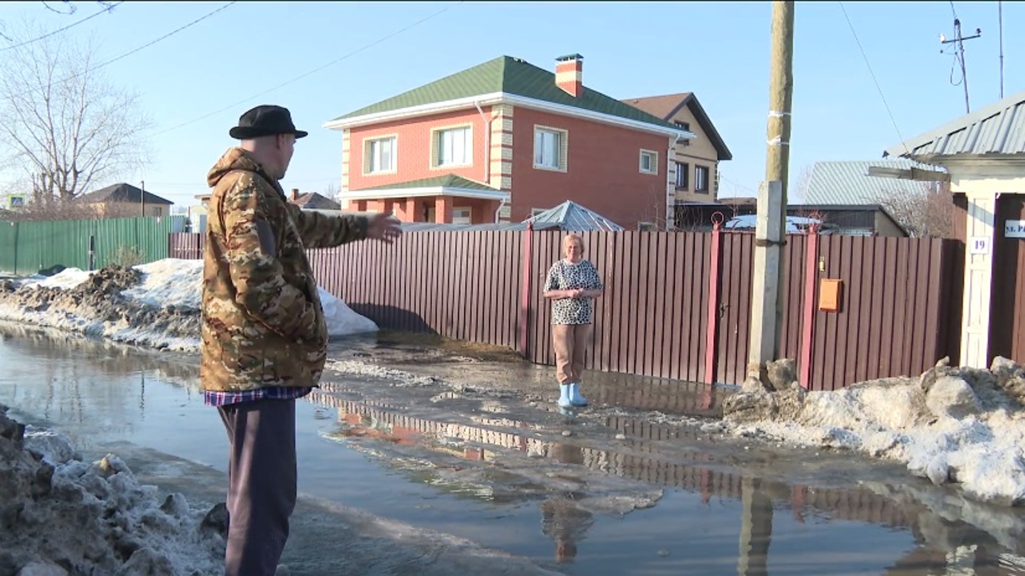 Жители частного сектора Тюмени массово жалуются на весеннюю распутицу