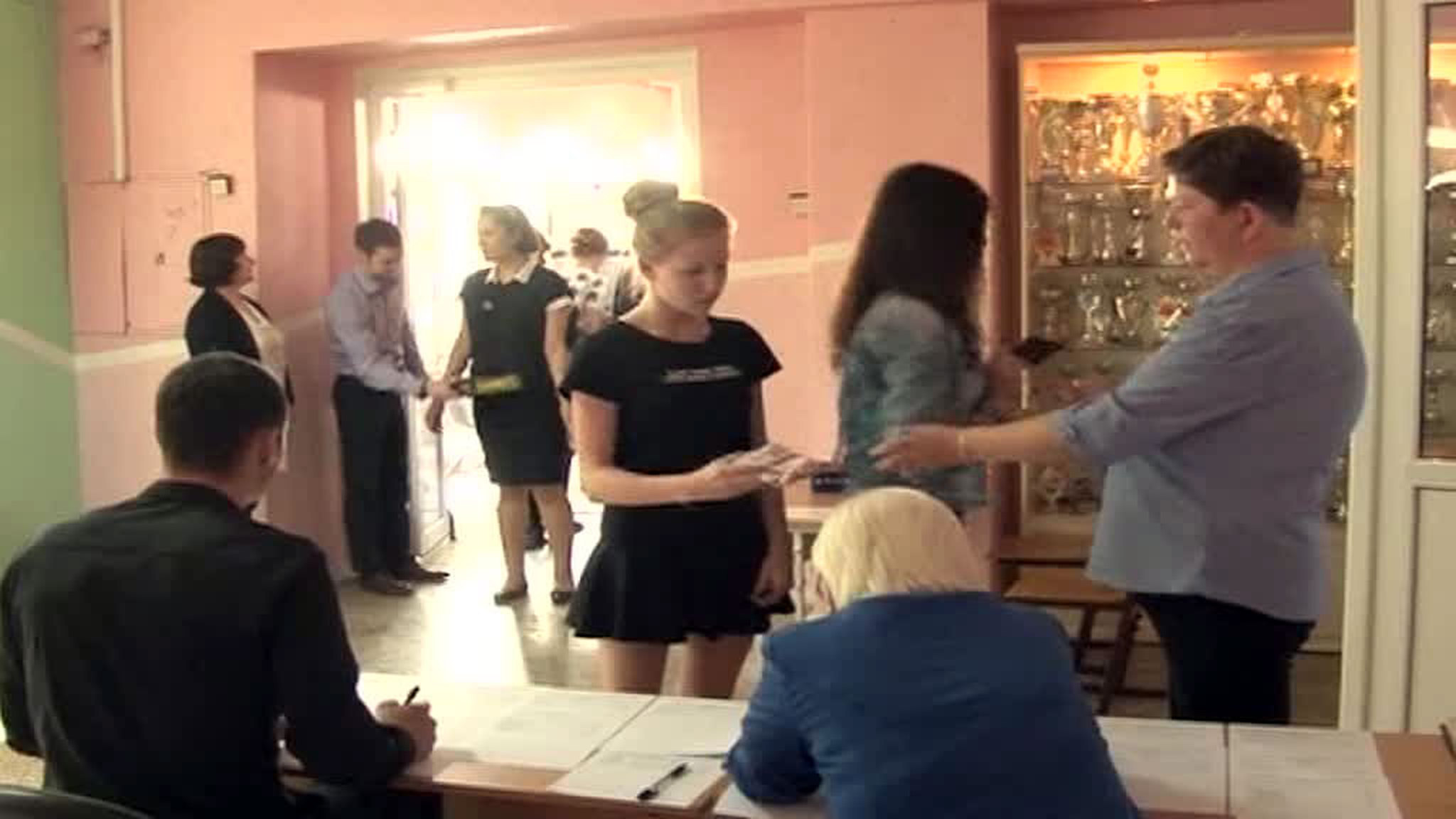 В России стартовала сдача ЕГЭ: разрешены только вода и шоколадка