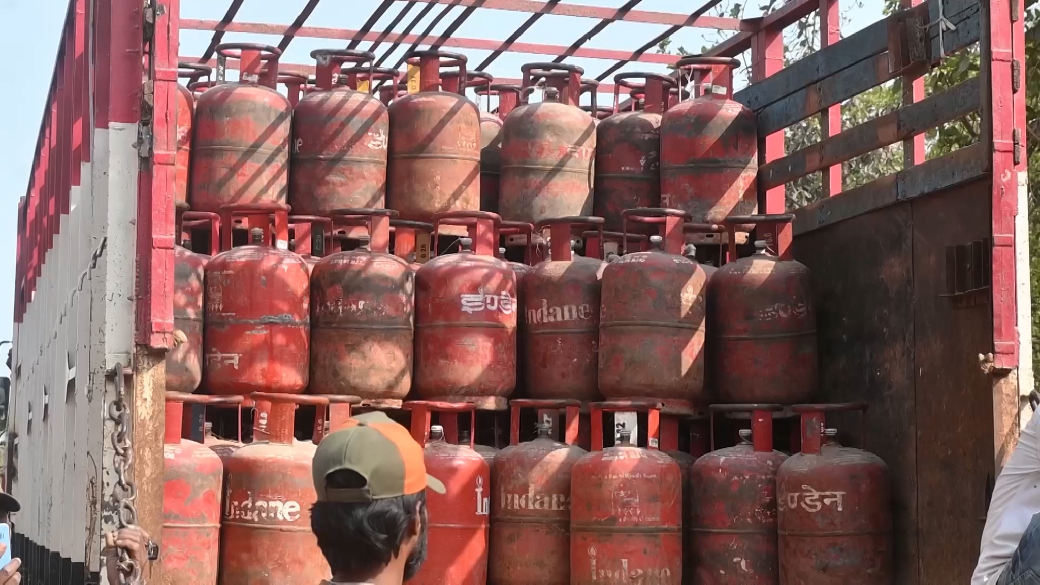 В крупных индийских городах – дефицит сжиженного газа в баллонах