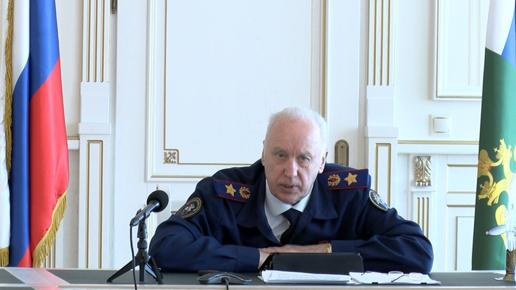 Быстрыкин провел совещание по вопросам прав граждан, живущих в аварийных домах