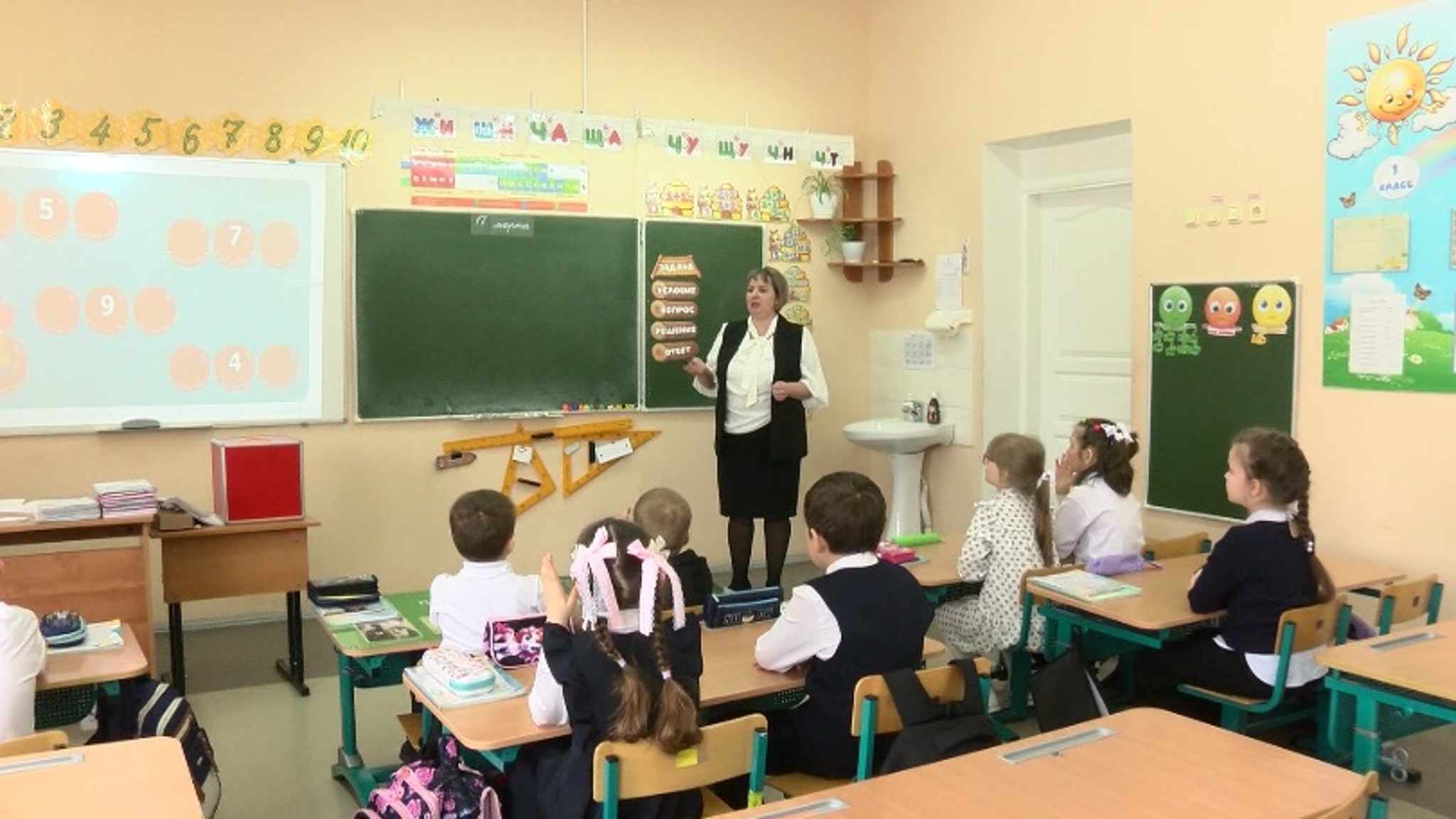 Учителям в сельских школах Тюменской области оказывается поддержка по госпрограммам