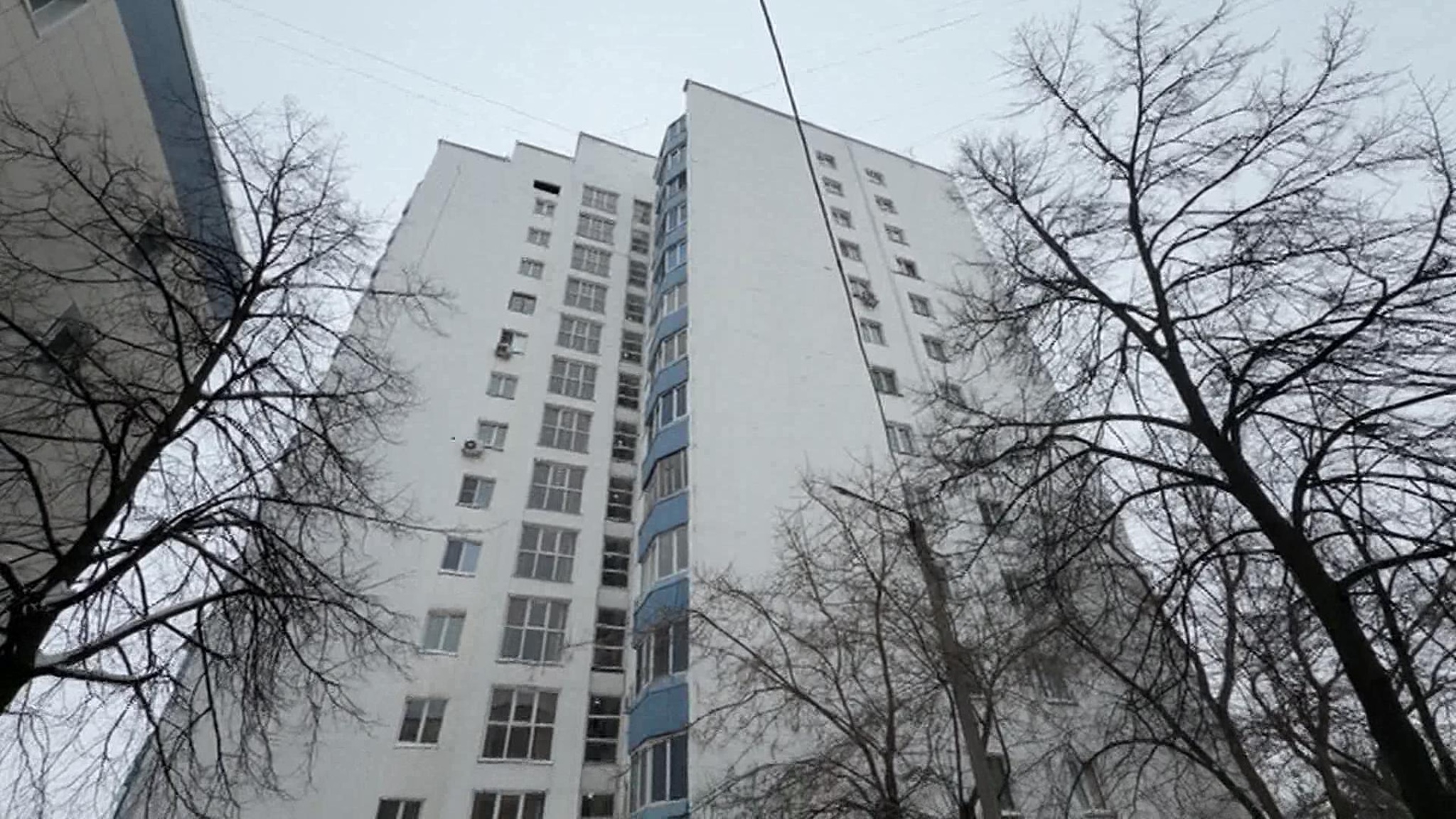 Жильцов квартиры в Уфе новый сосед пытает "Синим трактором"