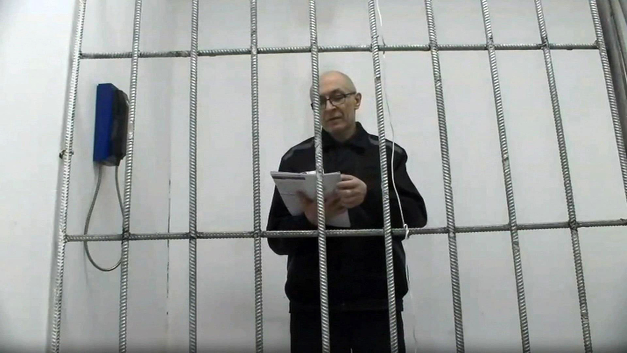 Чтобы не оказаться за решеткой, чиновник больше 20 лет не выходил из квартиры