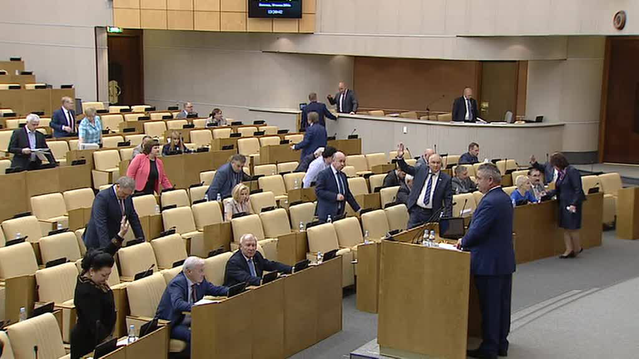 Депутаты лишили Пономарева мандата