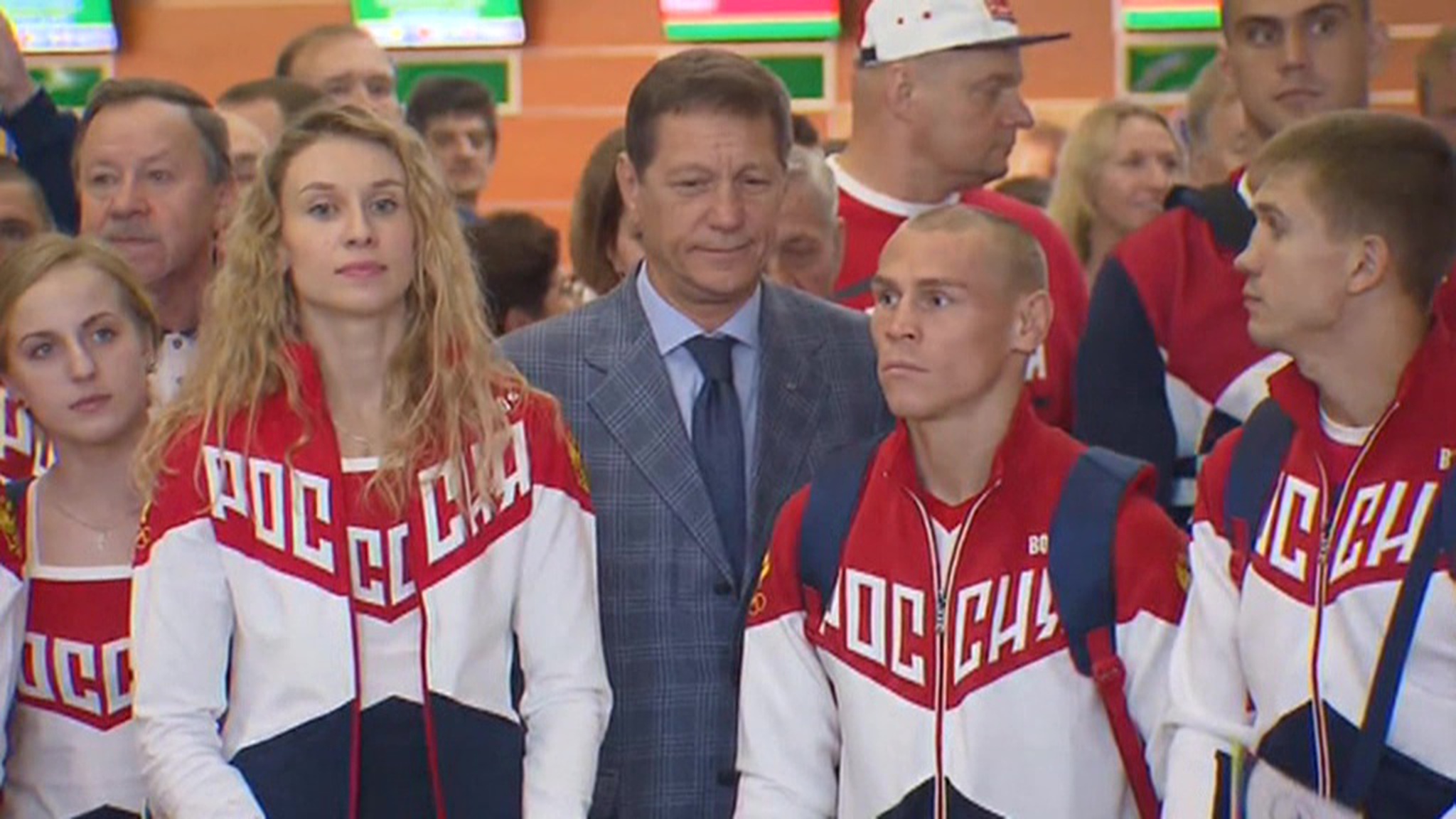 Сборная России улетела, проблемы на родине остались