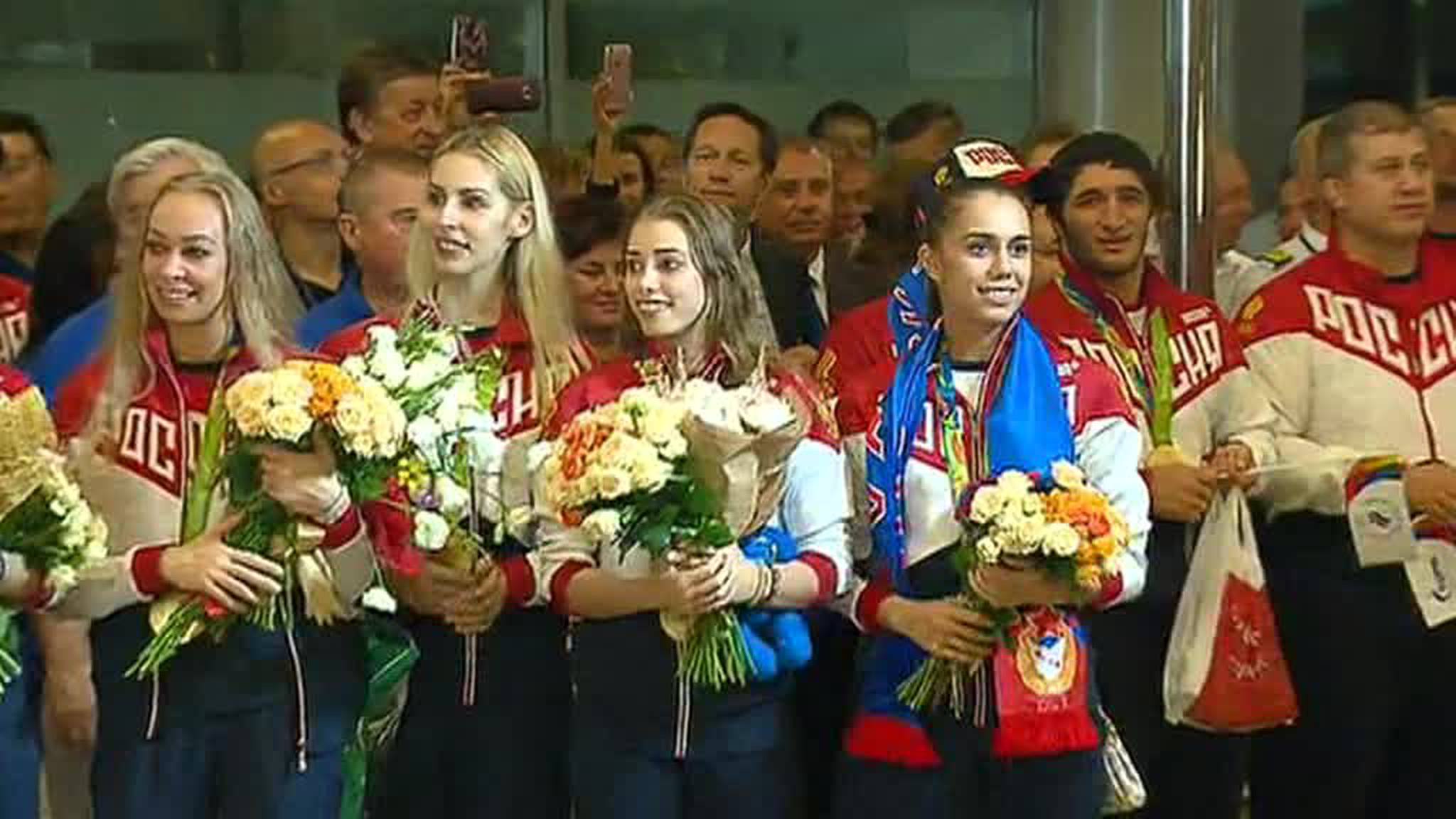 В Москву прилетели победители Игр в Рио