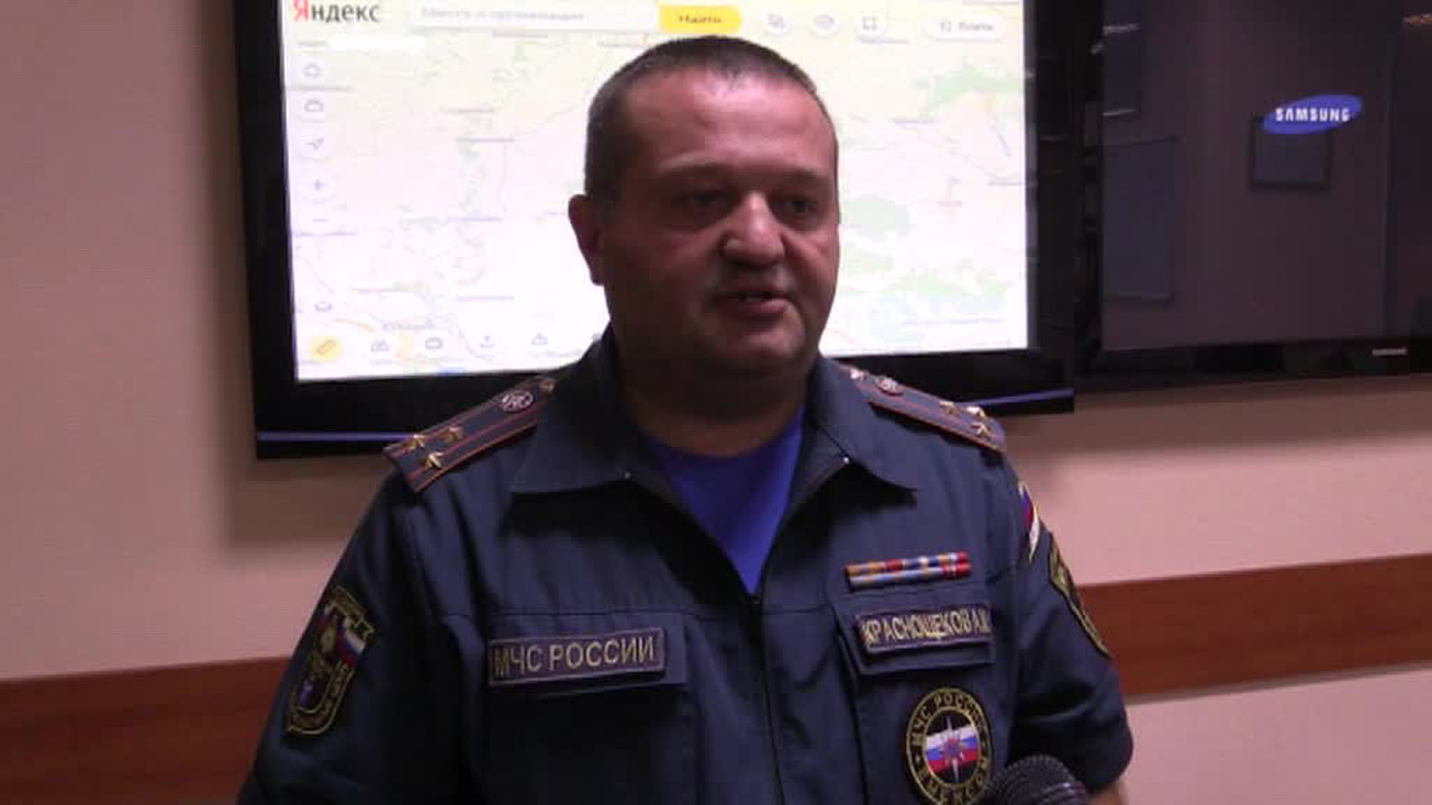 Три вагона поезда упали в реку при обрушении моста под Саратовом