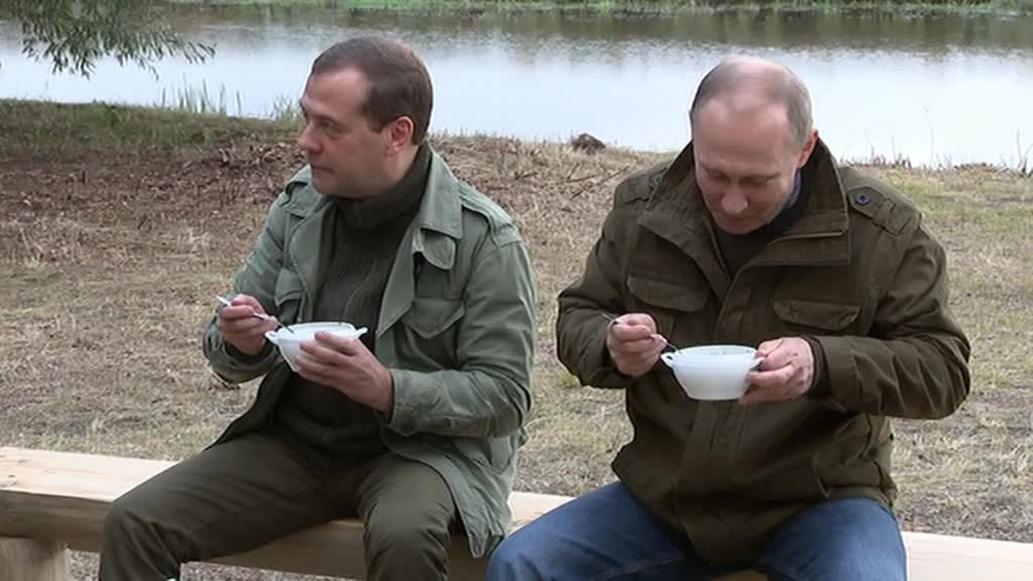 Путин и Медведев встретились с новгородскими рыбаками