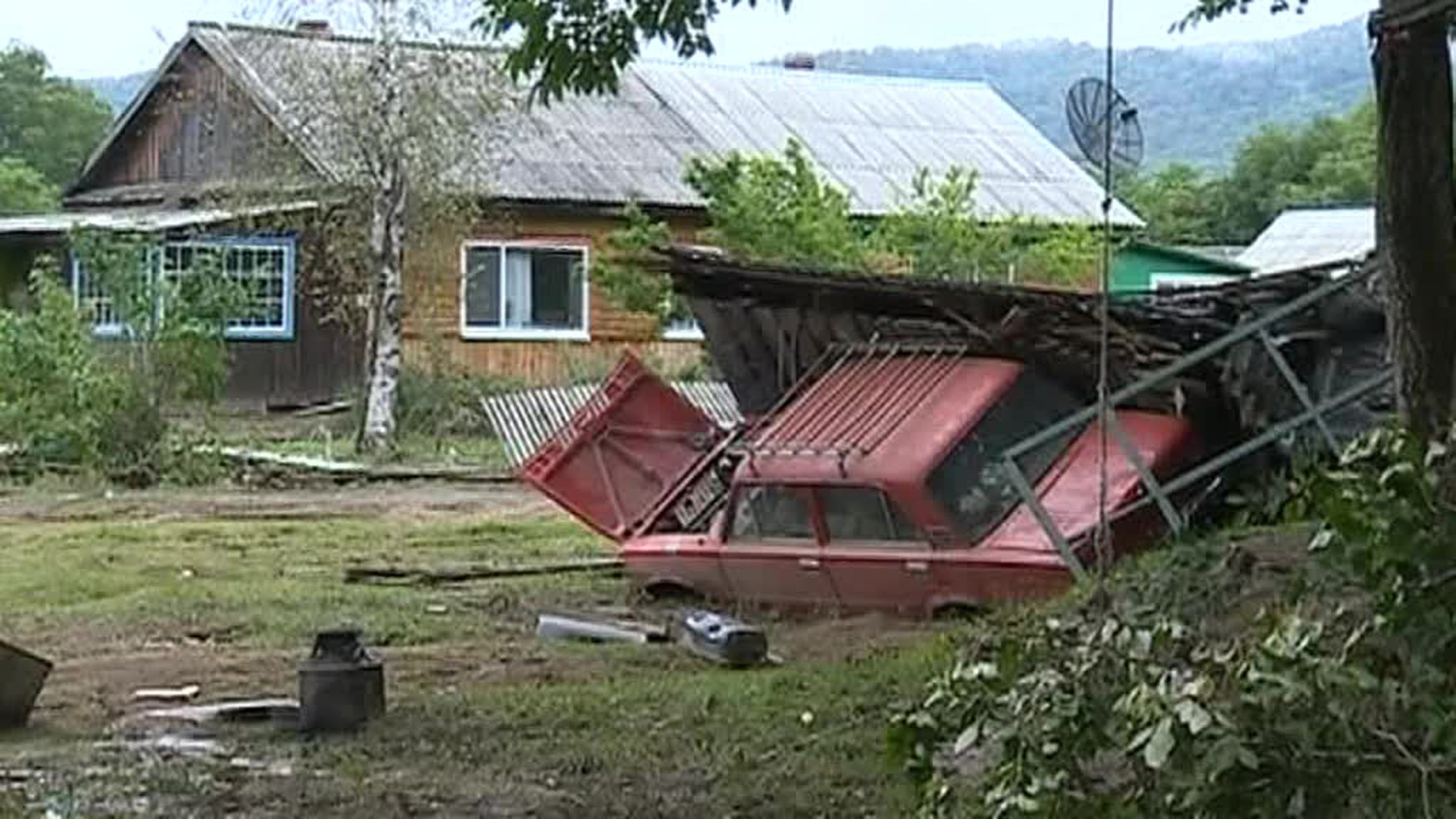В Приморье МЧС и военные ликвидируют последствия тайфуна "Лайонрок"