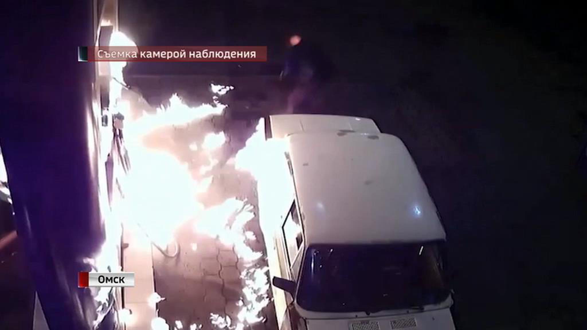 Шутка на АЗС: пары бензина вспыхнули мгновенно