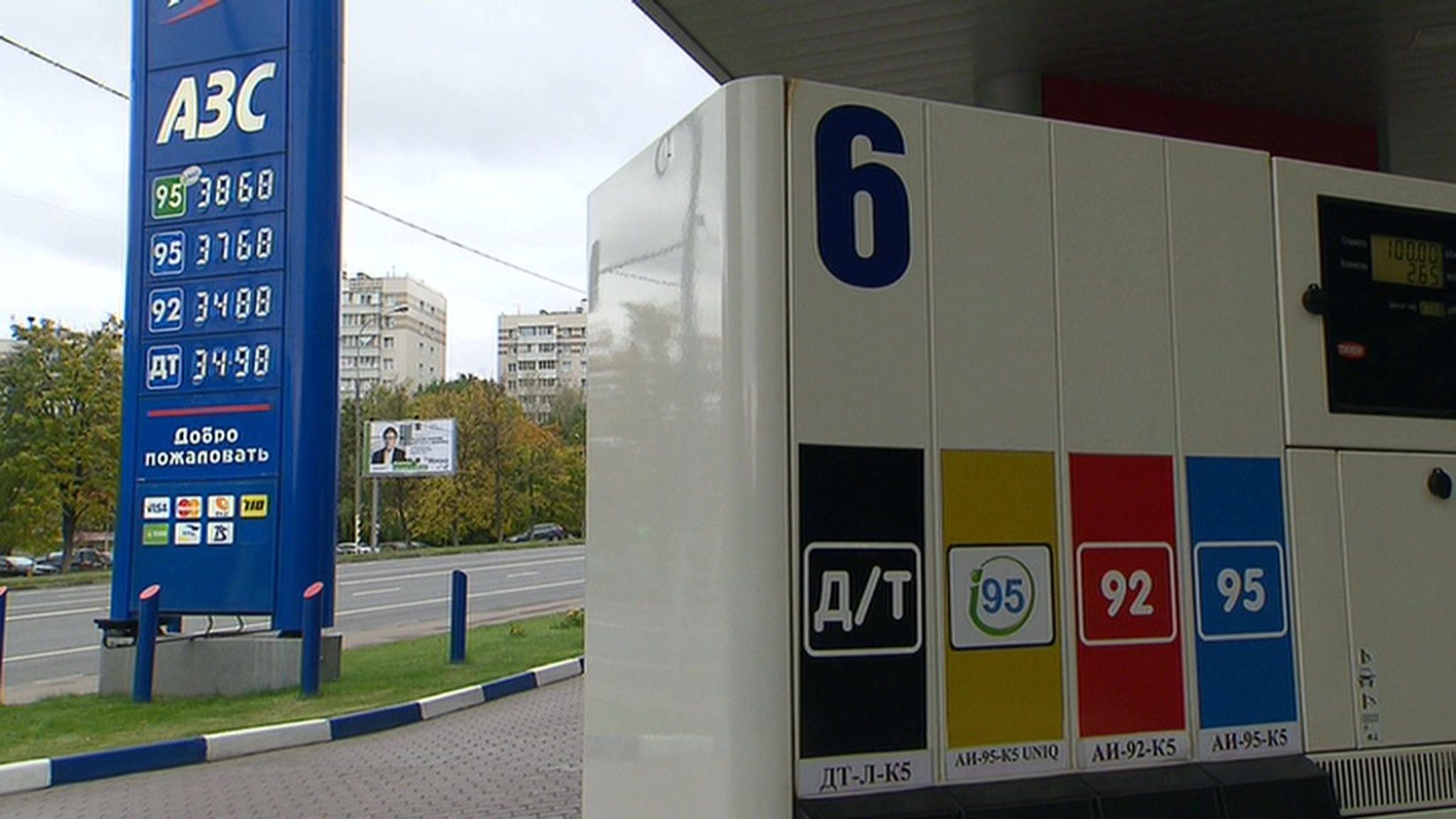 Росстандарт: каждая вторая заправка продает некачественный бензин