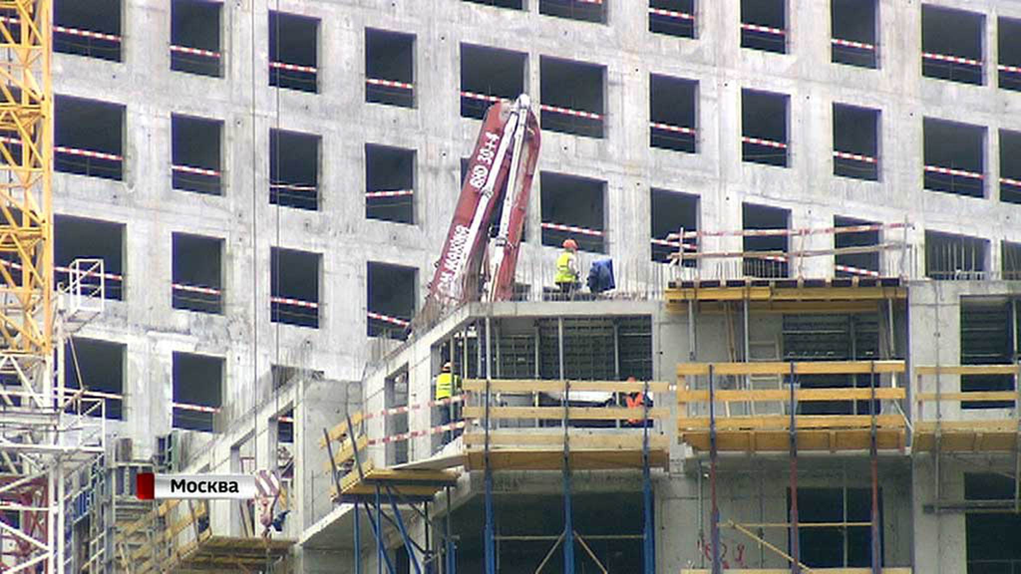 Причиной падения лифта на московской стройке мог быть бракованный трос