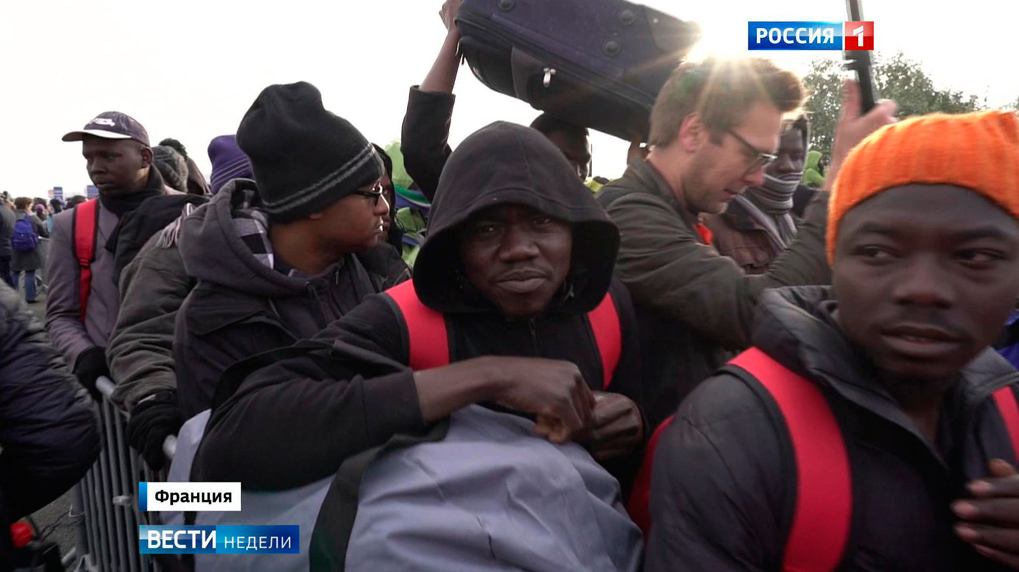 "Джунгли" Кале в огне, Париж  в грязи и вони