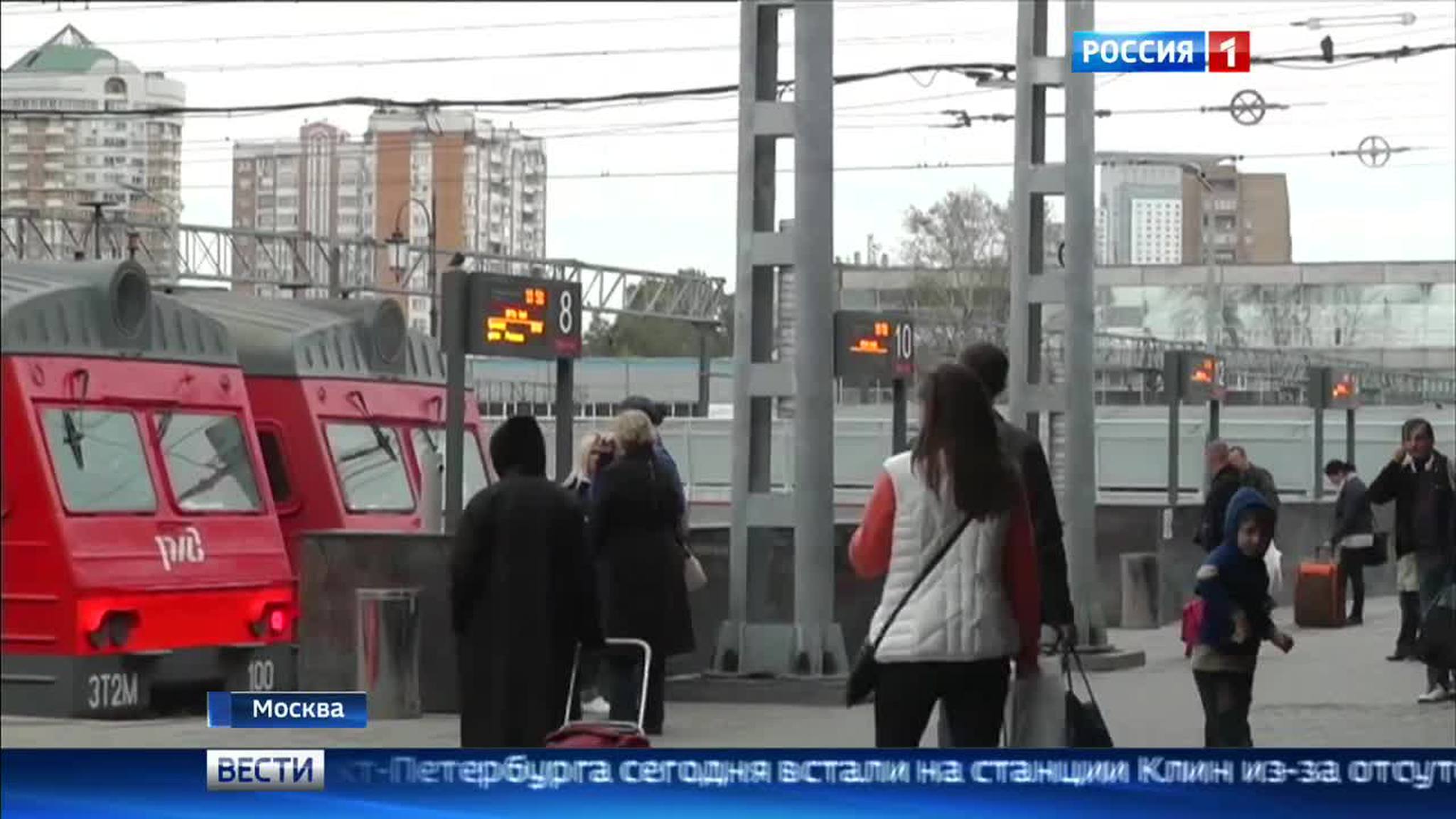 Подмосковные электрички продолжают прибывать с опозданиями