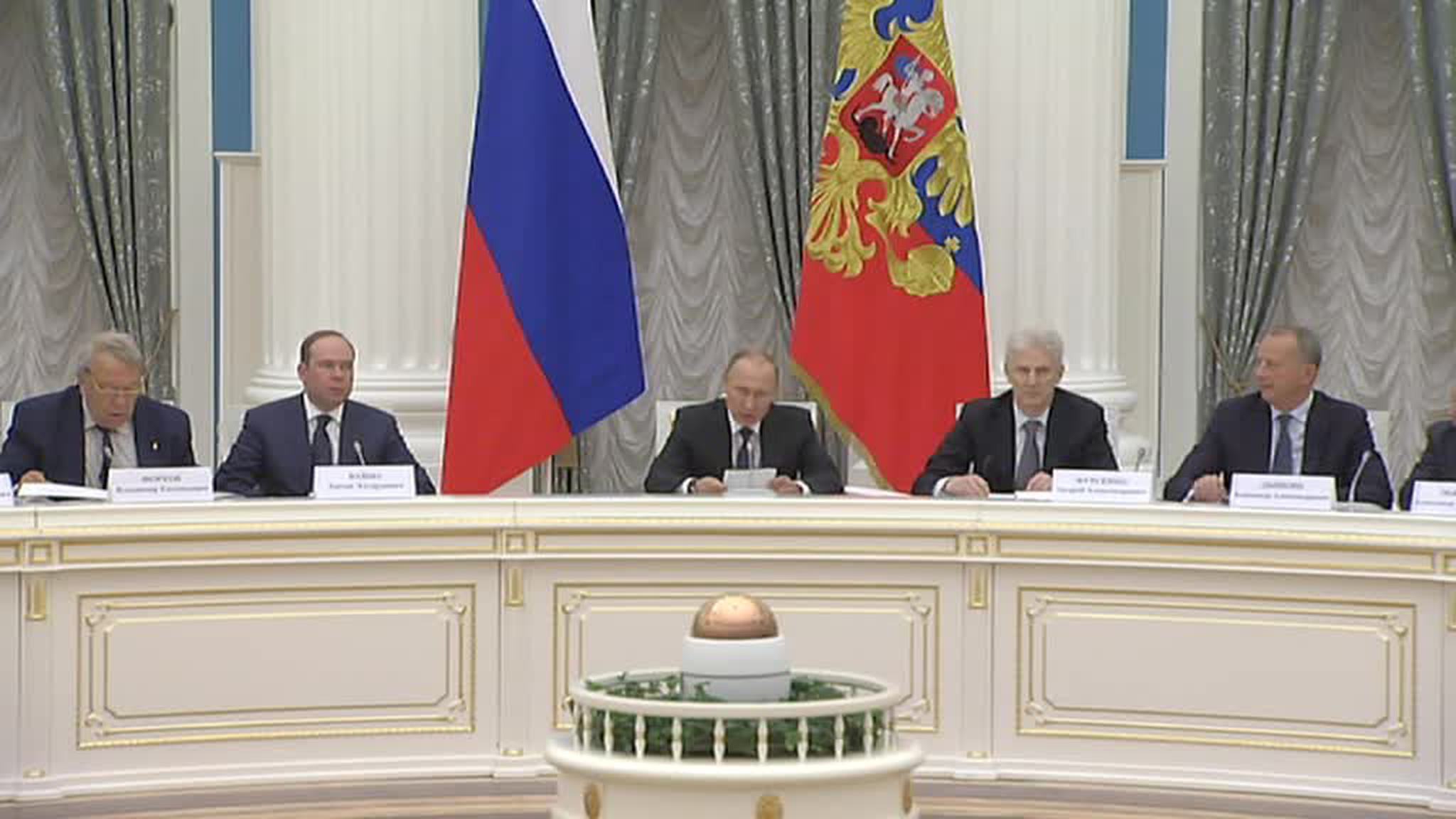 Путин: Россия должна стать центром притяжения для лучших в мире ученых
