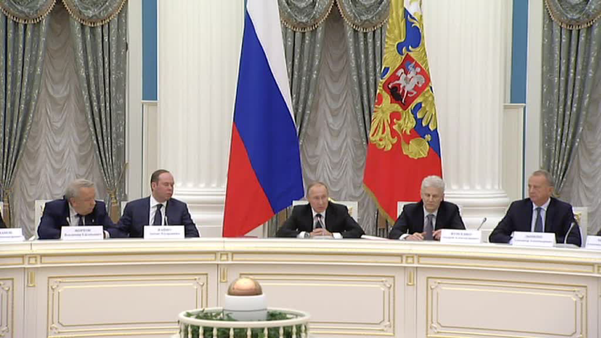 Путин отправит чиновников-академиков заниматься наукой